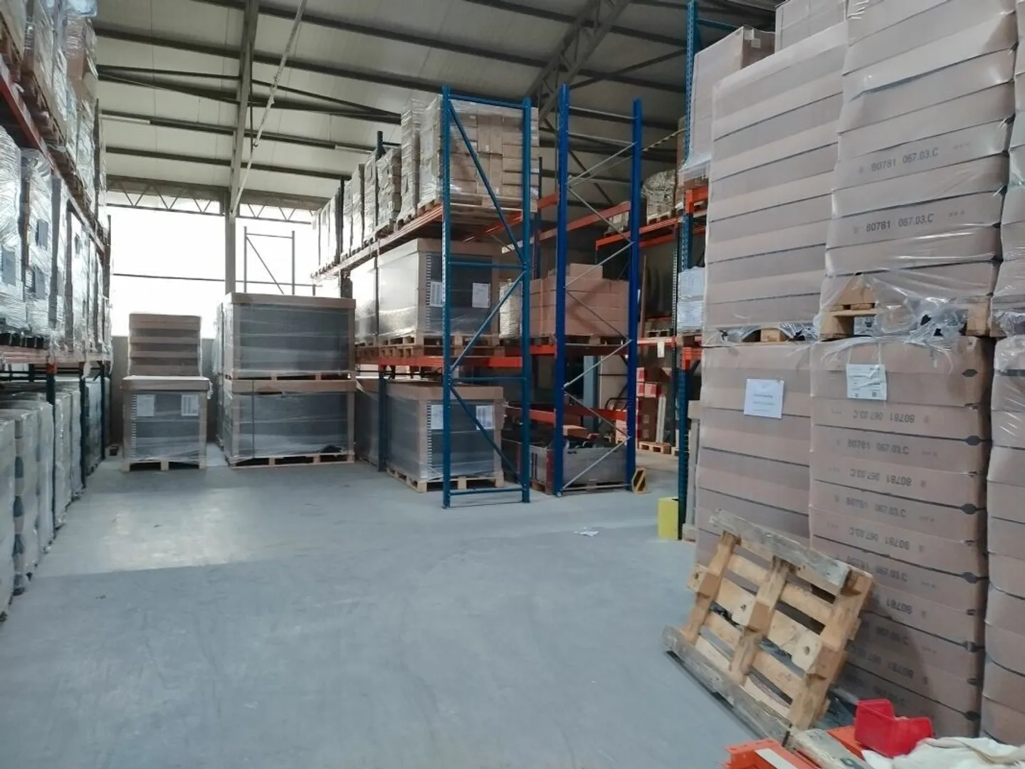 Uffici, laboratorio e magazzino di 4500 m2 in affitto a Romanel - Foto 1 di 6
