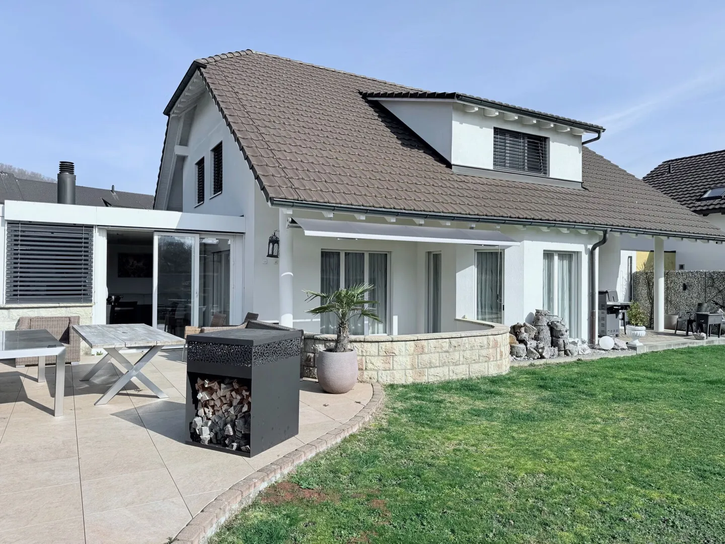 Spacious 7.5 Room Single-Family House in a Privileged Location - Photo 1 of 17