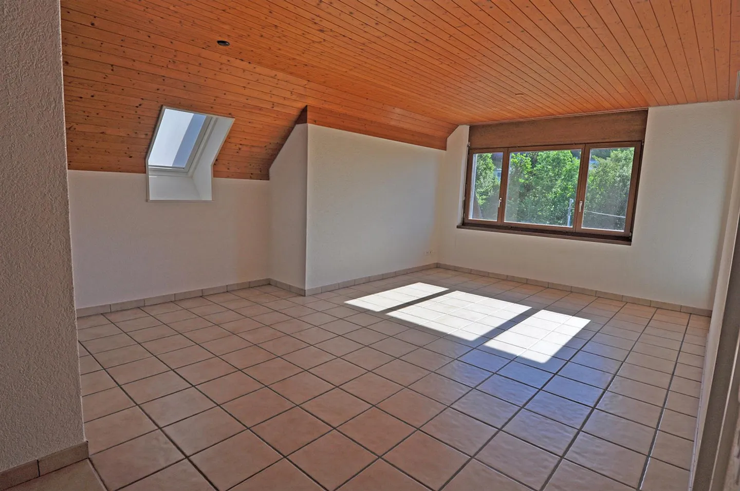 Charmante Dachwohnung in Küttigen - Foto 4 von 12