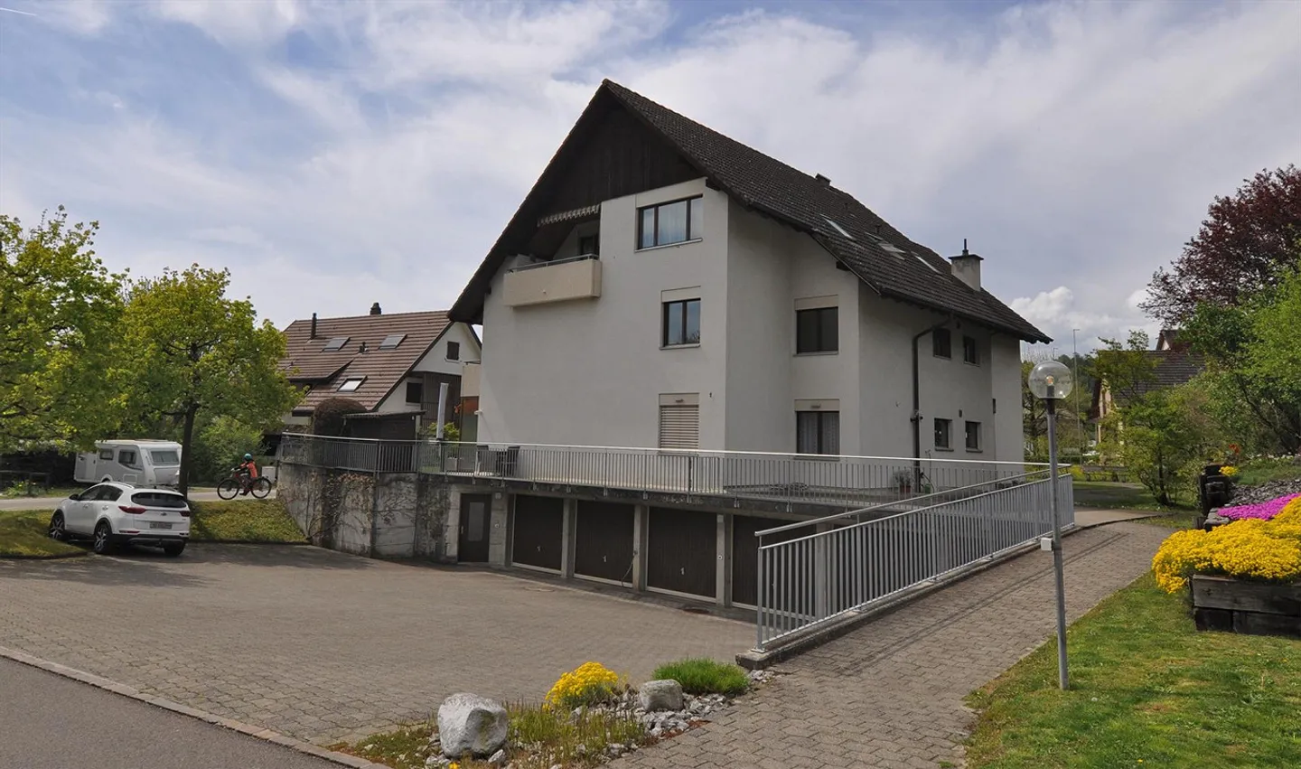 Charmante Dachwohnung in Küttigen - Foto 1 von 12
