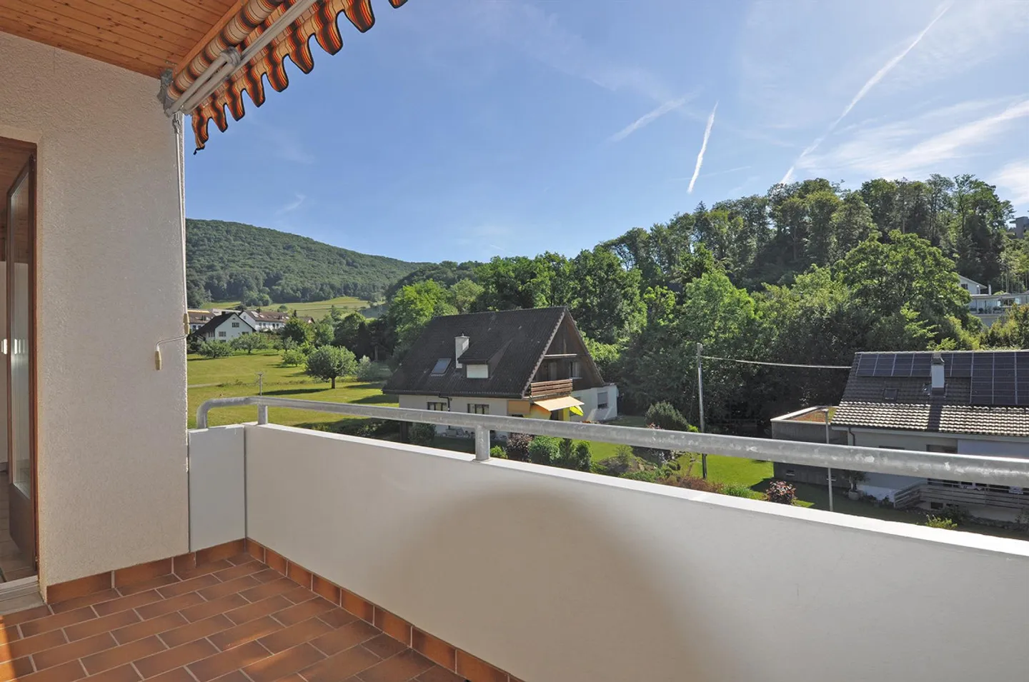 Charmante Dachwohnung in Küttigen - Foto 2 von 12