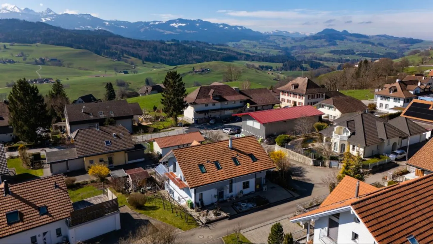 Grosszügiges Einfamilienhaus mit vielen Nutzungsmöglichkeiten & Gar... - Foto 18 von 18