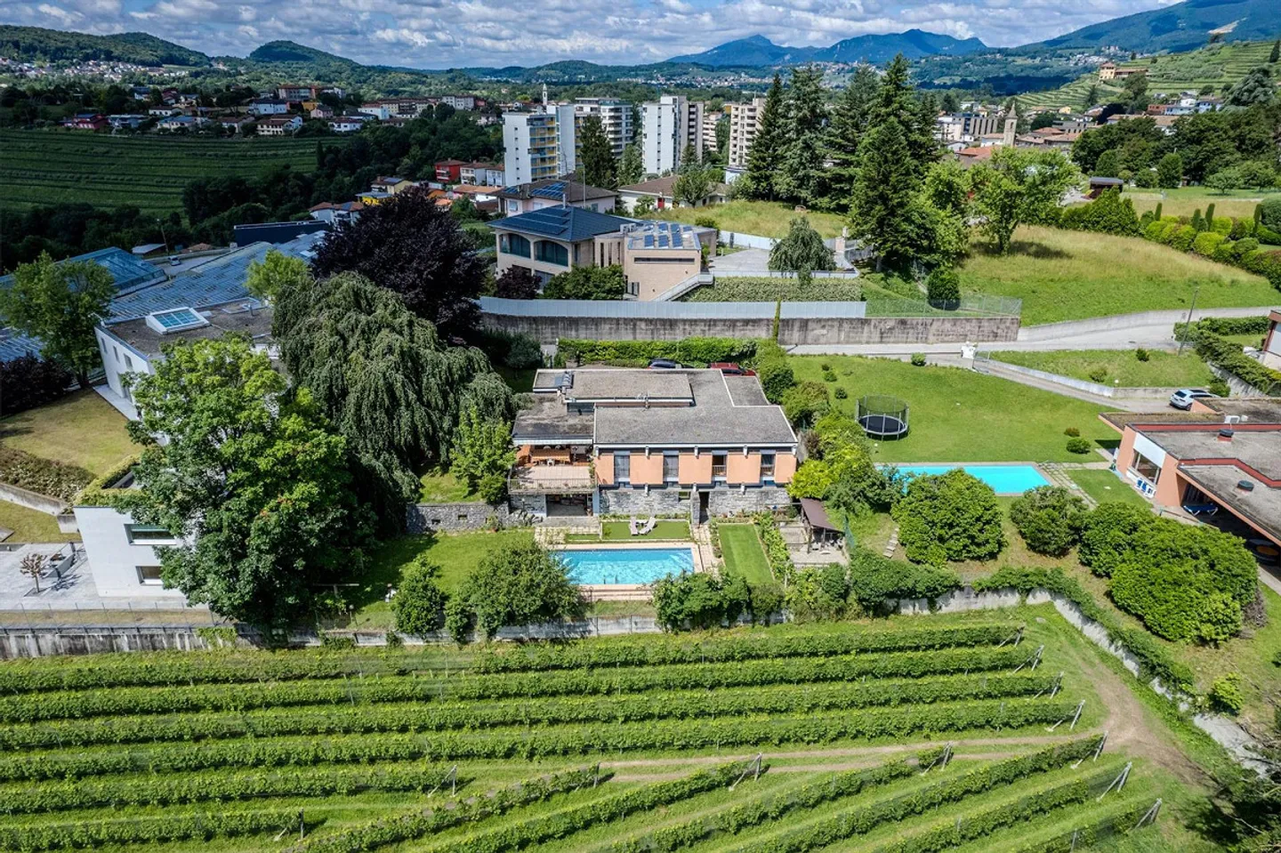 VILLA IN RESERVED AREA WITH LARGE GARDEN IN COLDRERIO - Photo 9 of 9
