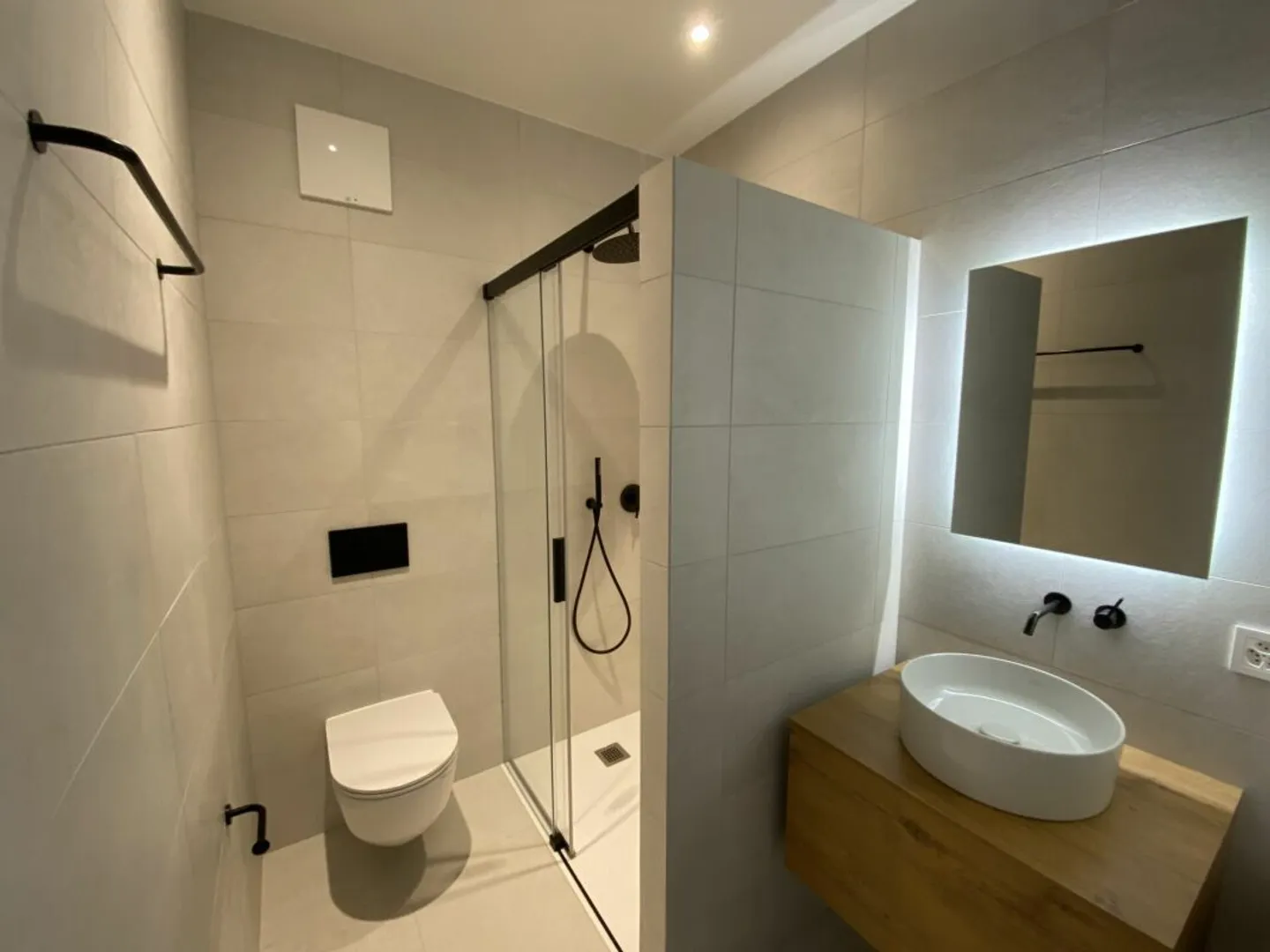 Appartement Contemporain avec Terrasse - Photo 7 sur 12