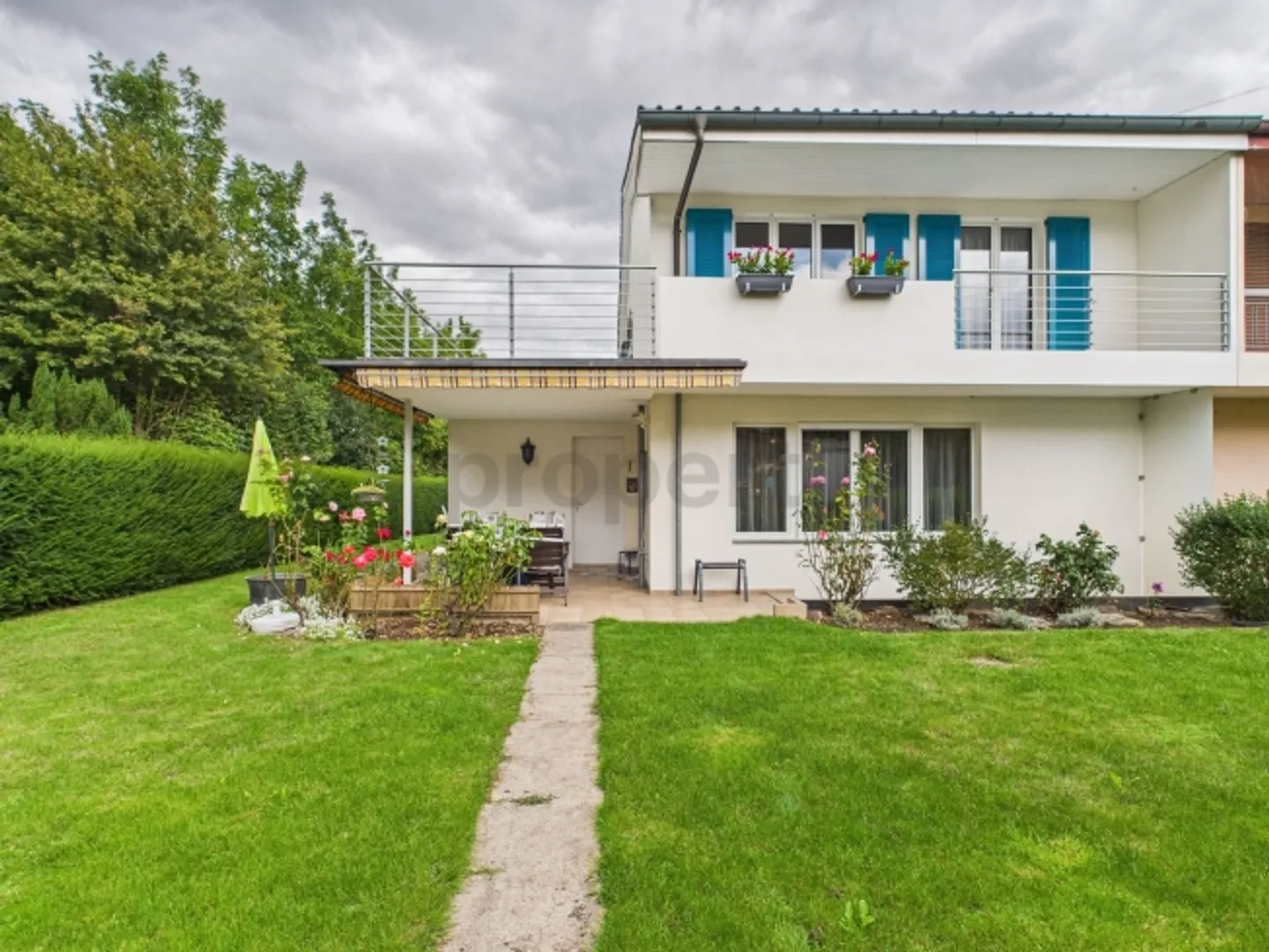 «Familienfreundliches 6-Zimmer-Eckhaus mit grossem Garten in Wallbach» - Foto 1 von 13