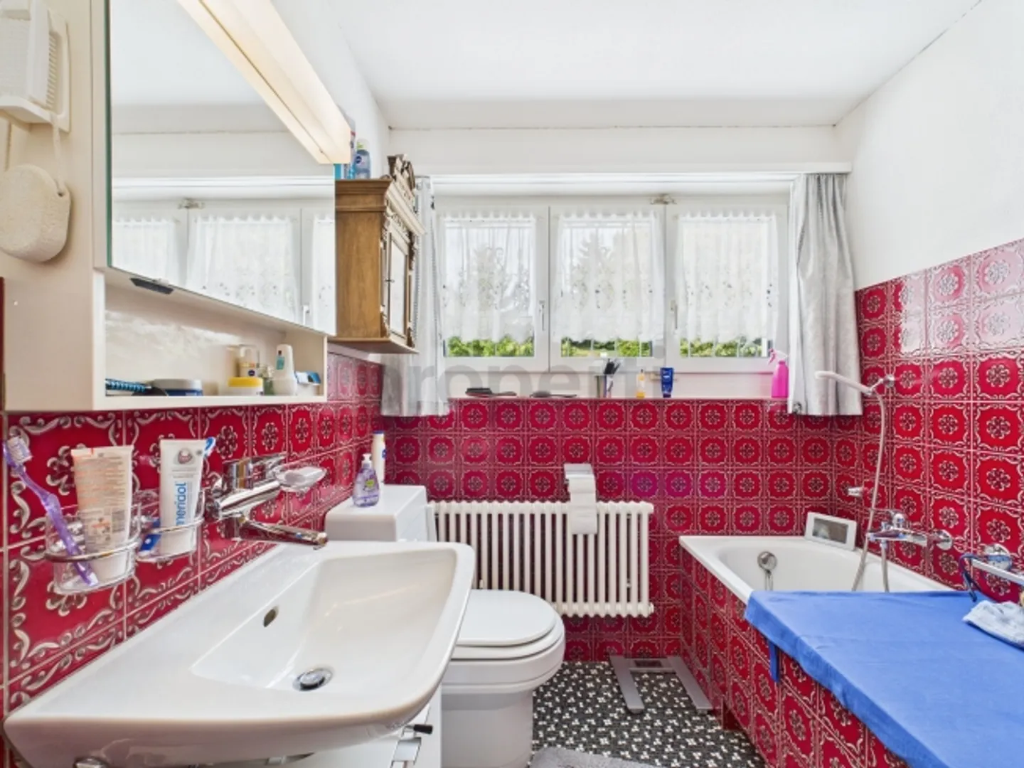 «Familienfreundliches 6-Zimmer-Eckhaus mit grossem Garten in Wallbach» - Foto 8 von 13