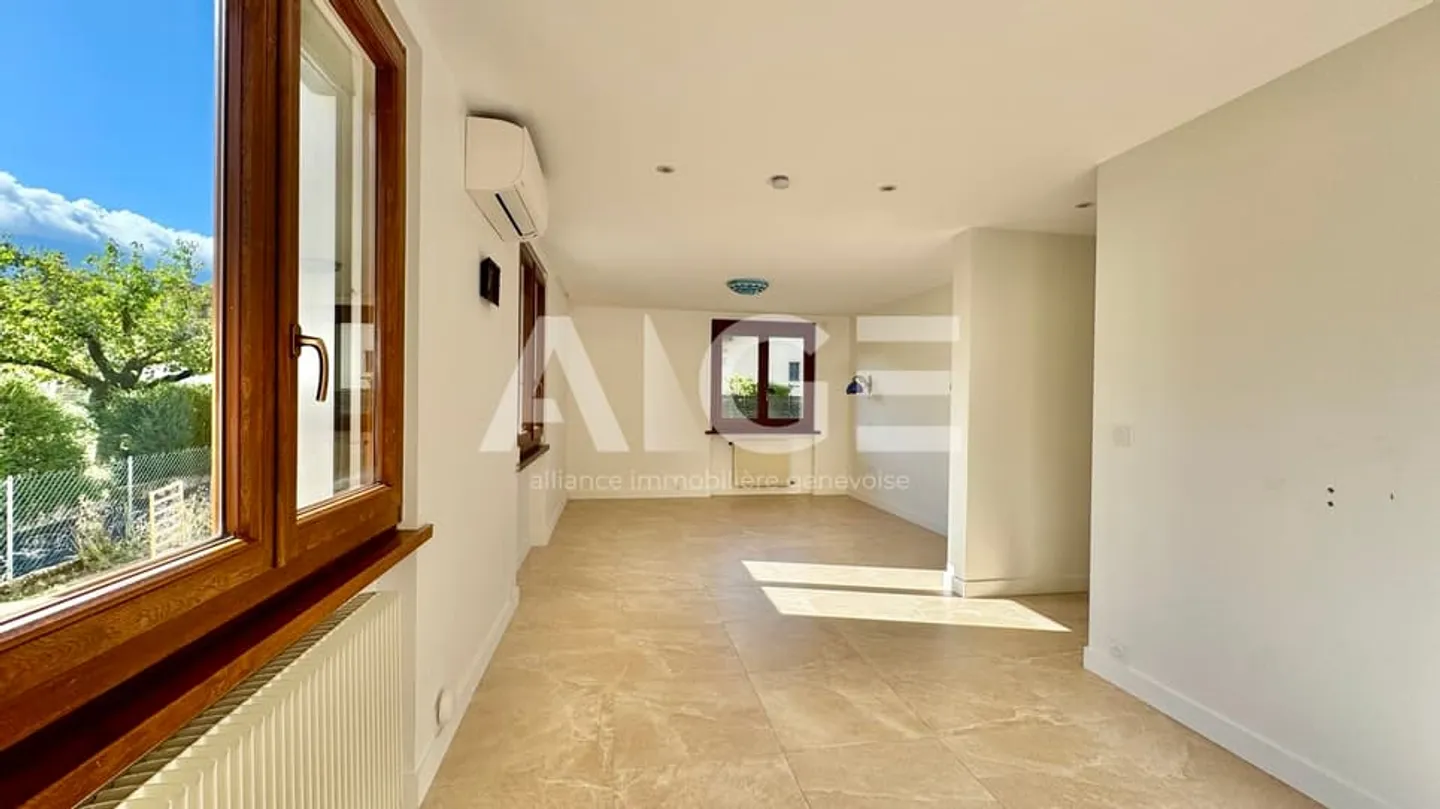 Beautiful detached villa in Neydens - NEIGHBORING FRANCE - Photo 5 of 13