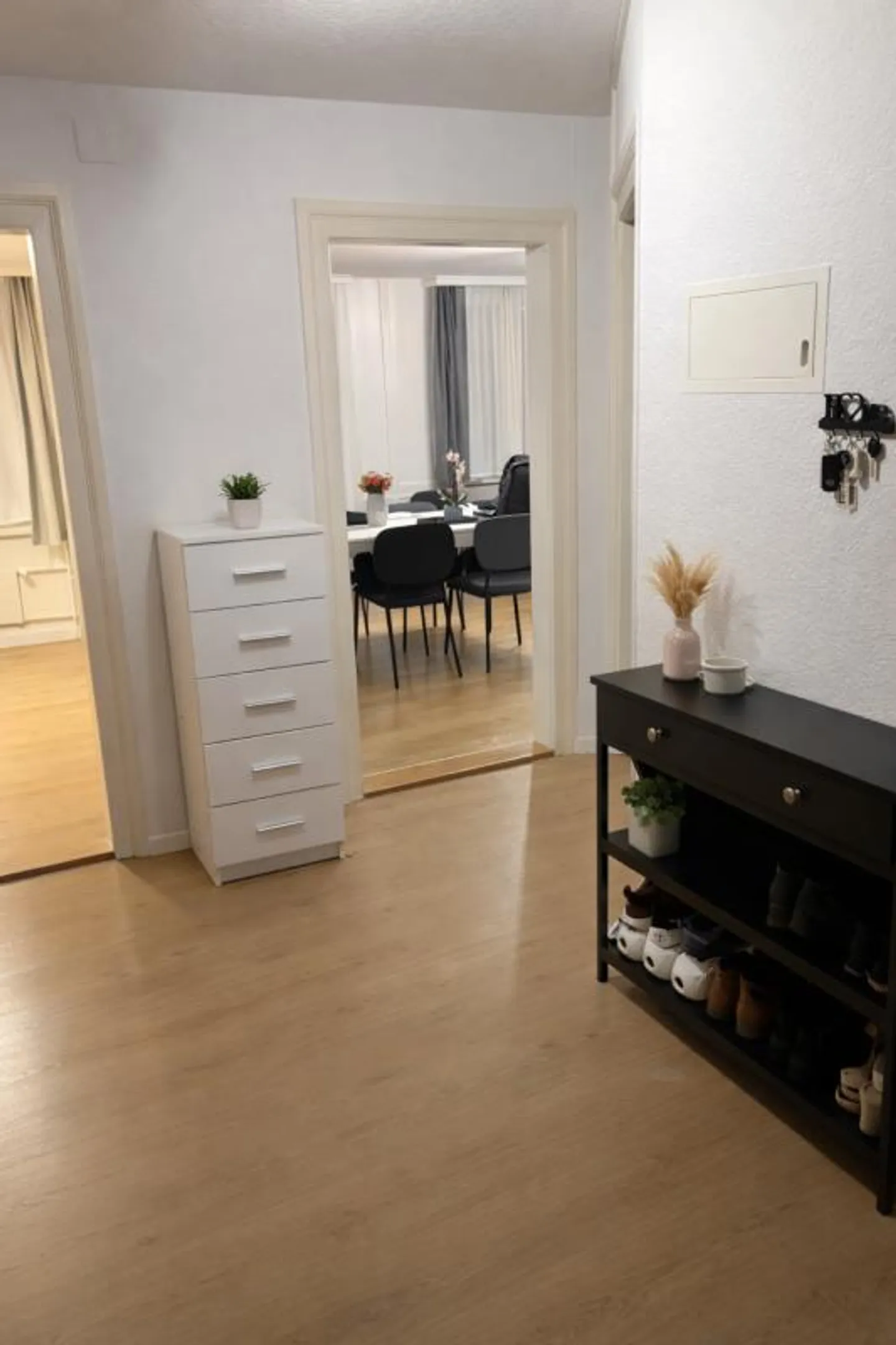 Charmante appartement de 4 pièces dans un quartier résidentiel familial à Uzwil - Photo 3 sur 5