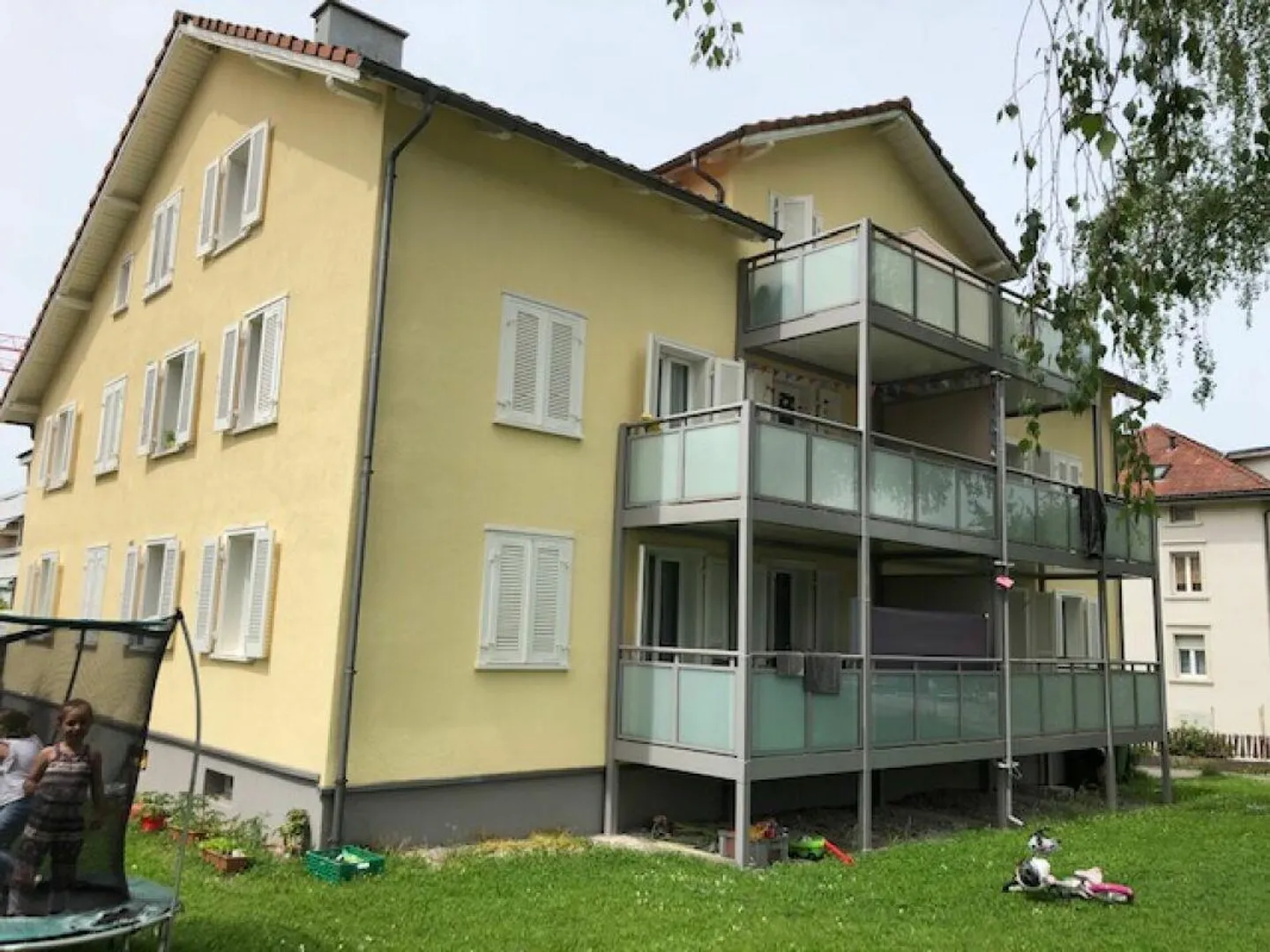 Charmante appartement de 4 pièces dans un quartier résidentiel familial à Uzwil - Photo 5 sur 5