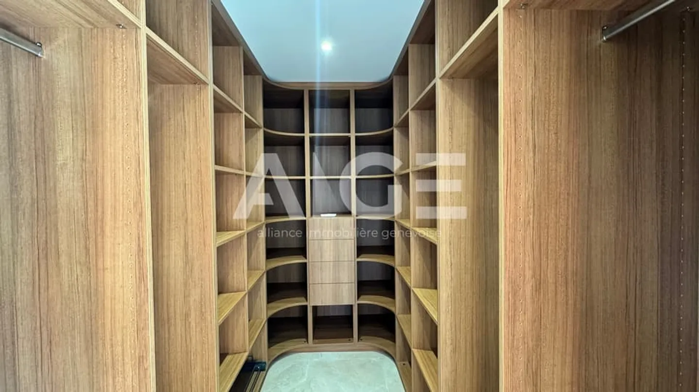 Beautiful detached villa in Neydens - NEIGHBORING FRANCE - Photo 9 of 13