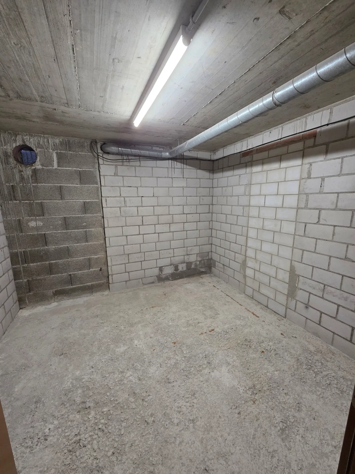 Storage space for rent - 8 m2 - Ground floor - Photo 2 of 3