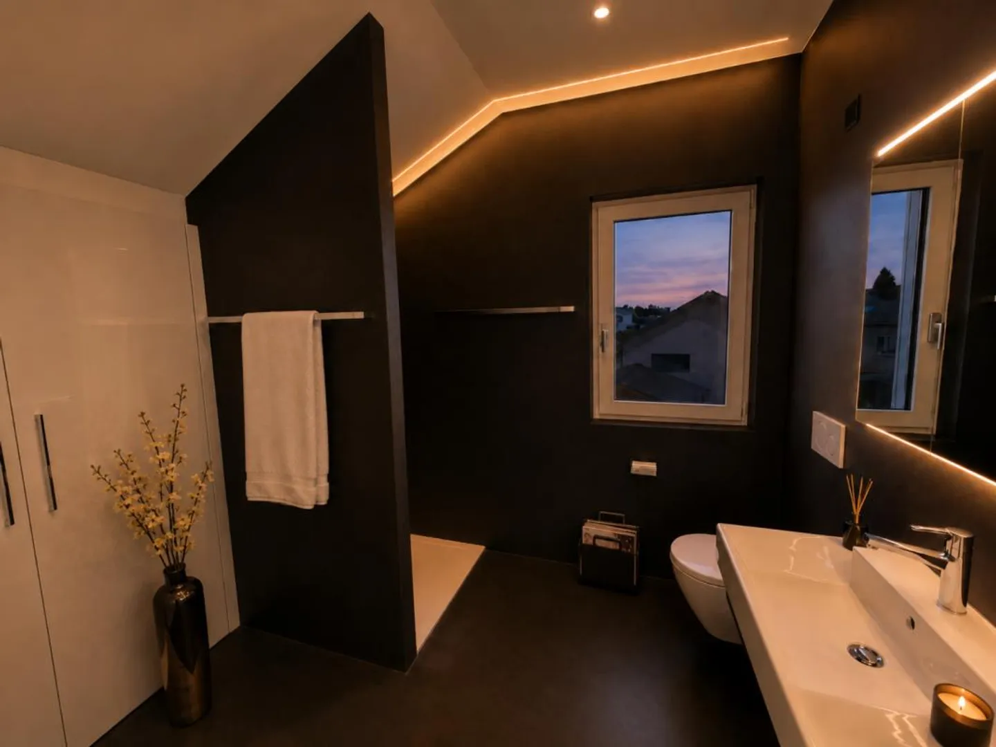 Maison jumelée de 5,5 pièces de haute qualité avec jardin confortable - Photo 10 sur 11