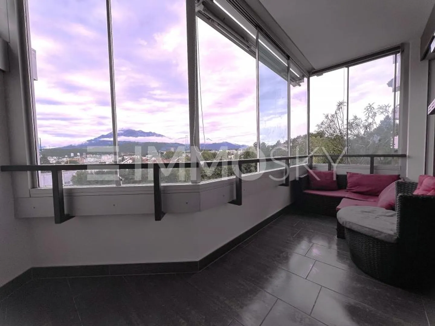 Rêve de famille au sommet - Photo 6 sur 7