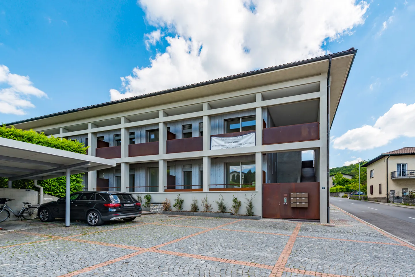 Commercial residential property in a strategic location - Photo 1 of 8