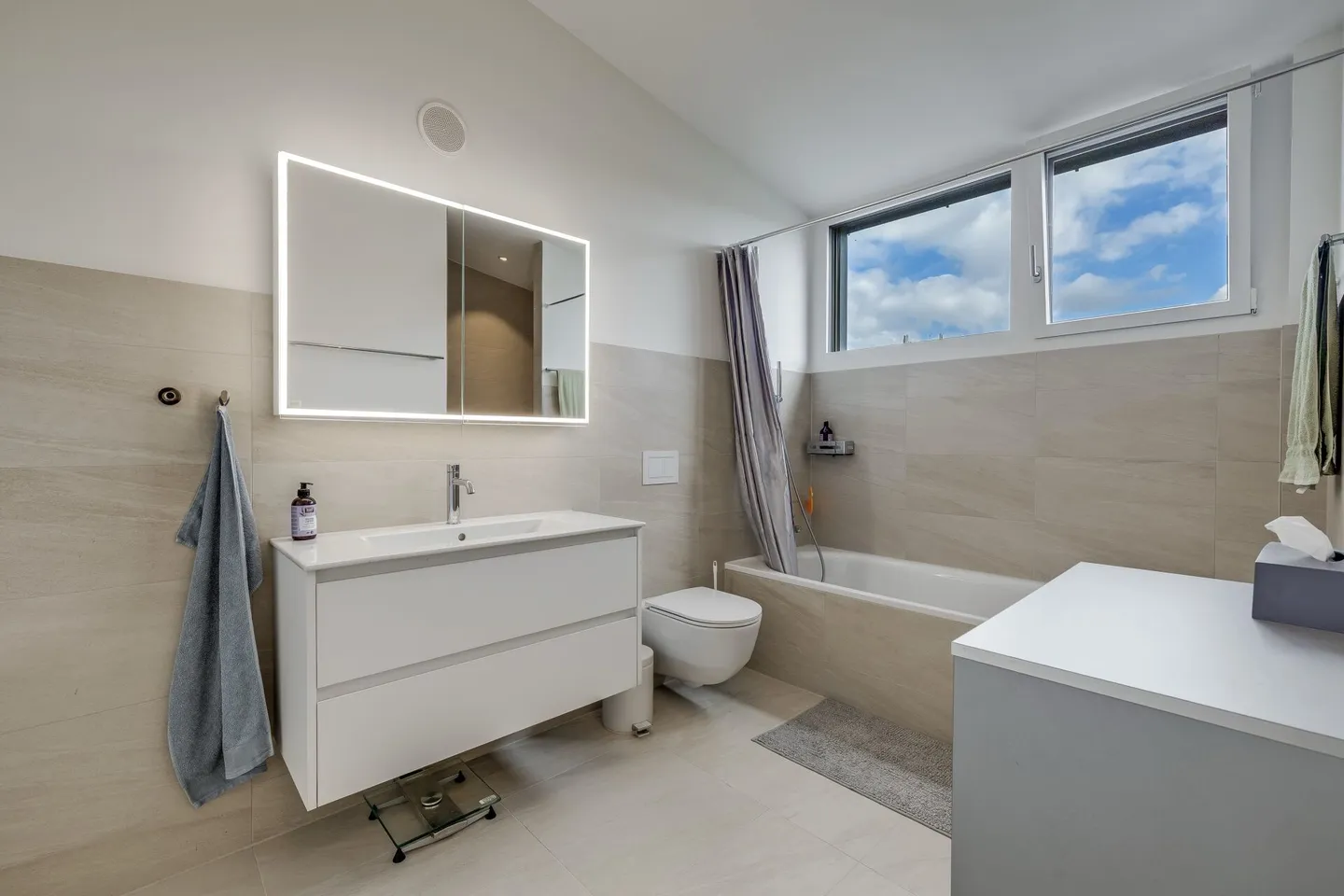 Modern 4.5 Room Maisonette Apartment with Loggia and Parking Space - Photo 14 of 16