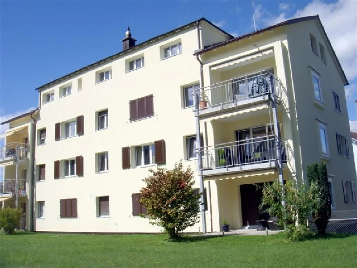 Garden apartment near the train station seeks new tenant - Photo 1 of 8