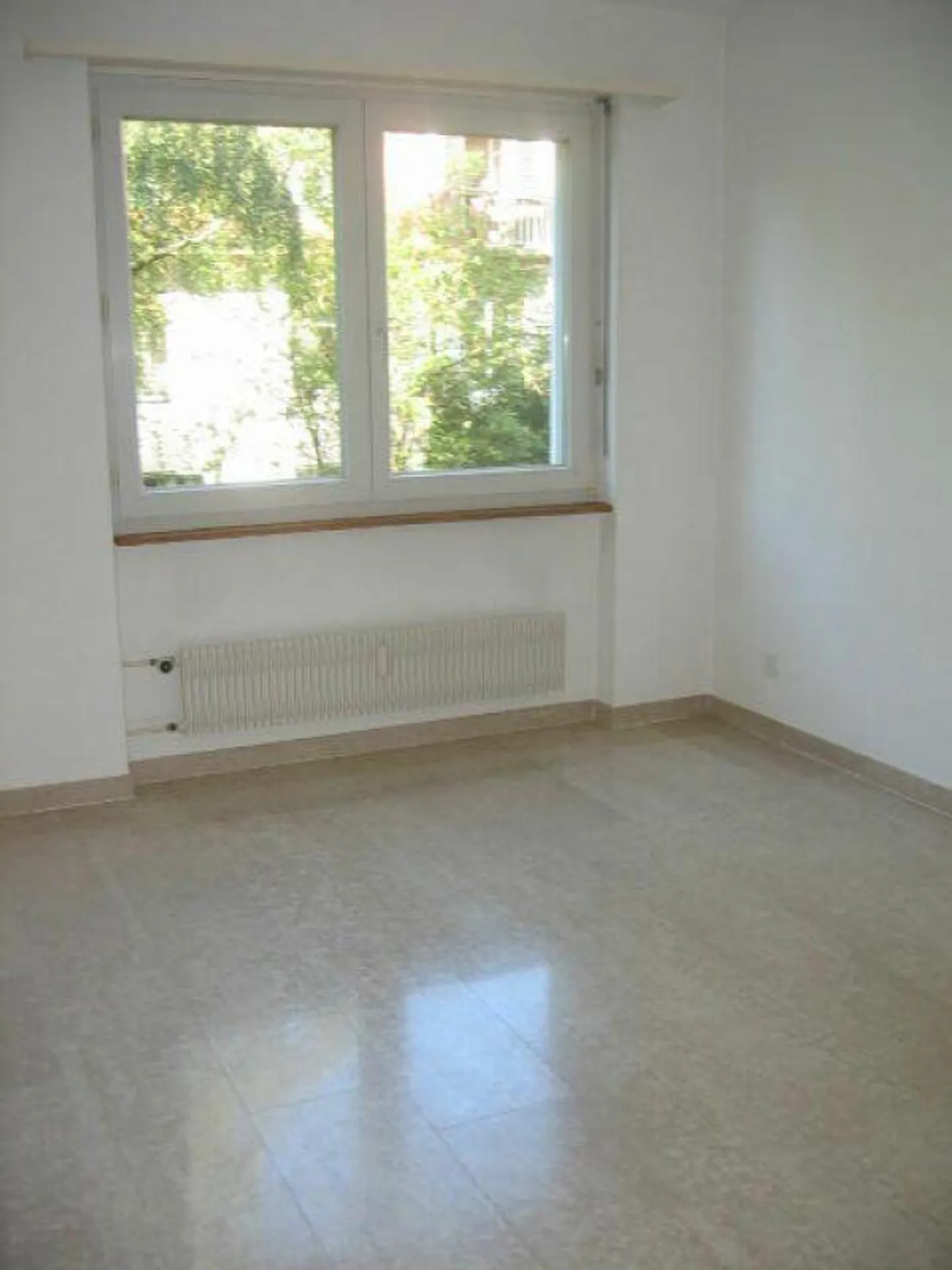 4.5 room apartment on the ground floor right with balcony - Photo 9 of 14