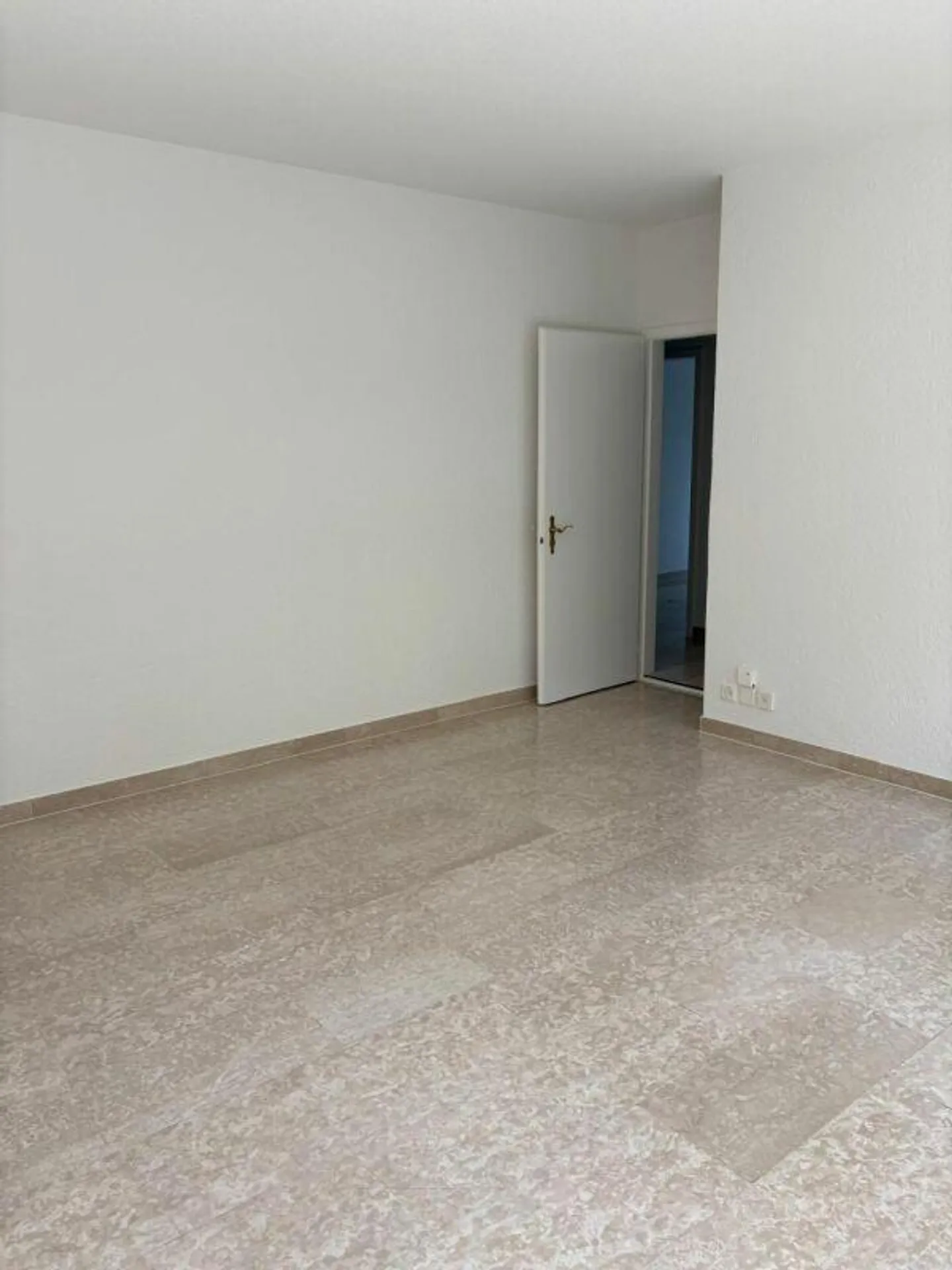 4.5 room apartment on the ground floor right with balcony - Photo 14 of 14