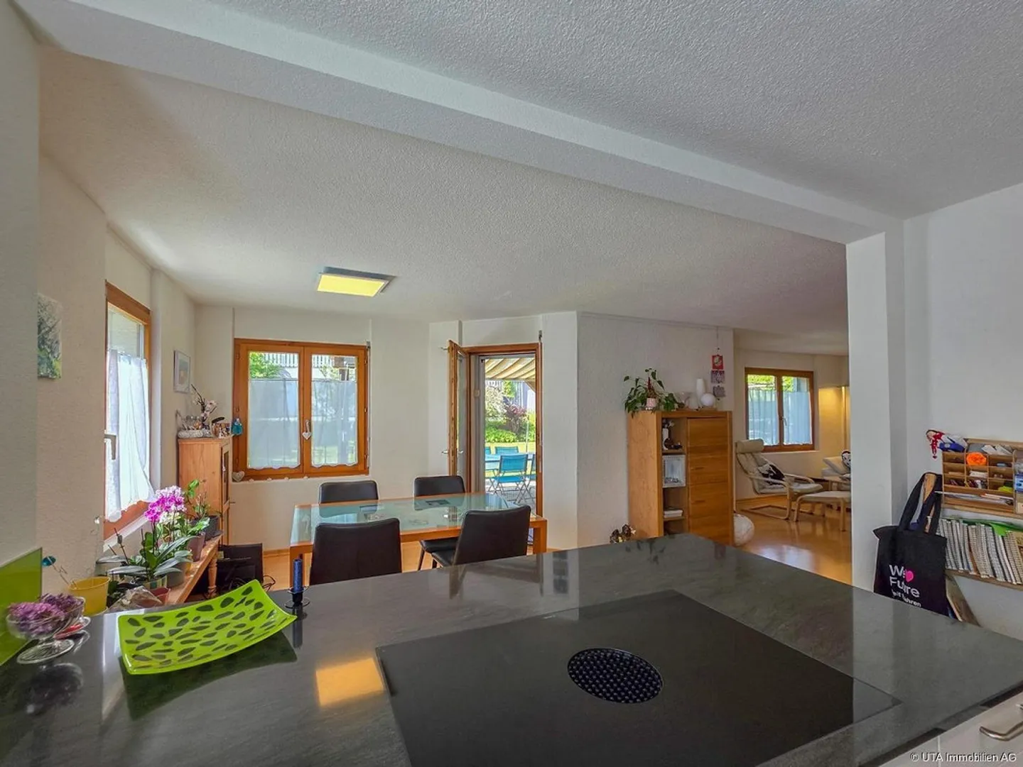 Well-maintained single-family home - Privacy and large garden - Photo 6 of 13