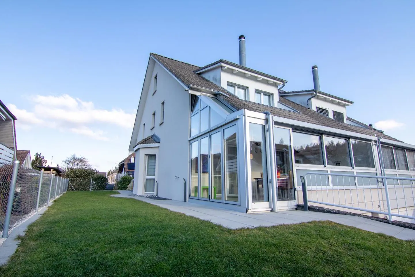 Casa bifamiliare di 5,5 stanze a Rothrist - Foto 1 di 1