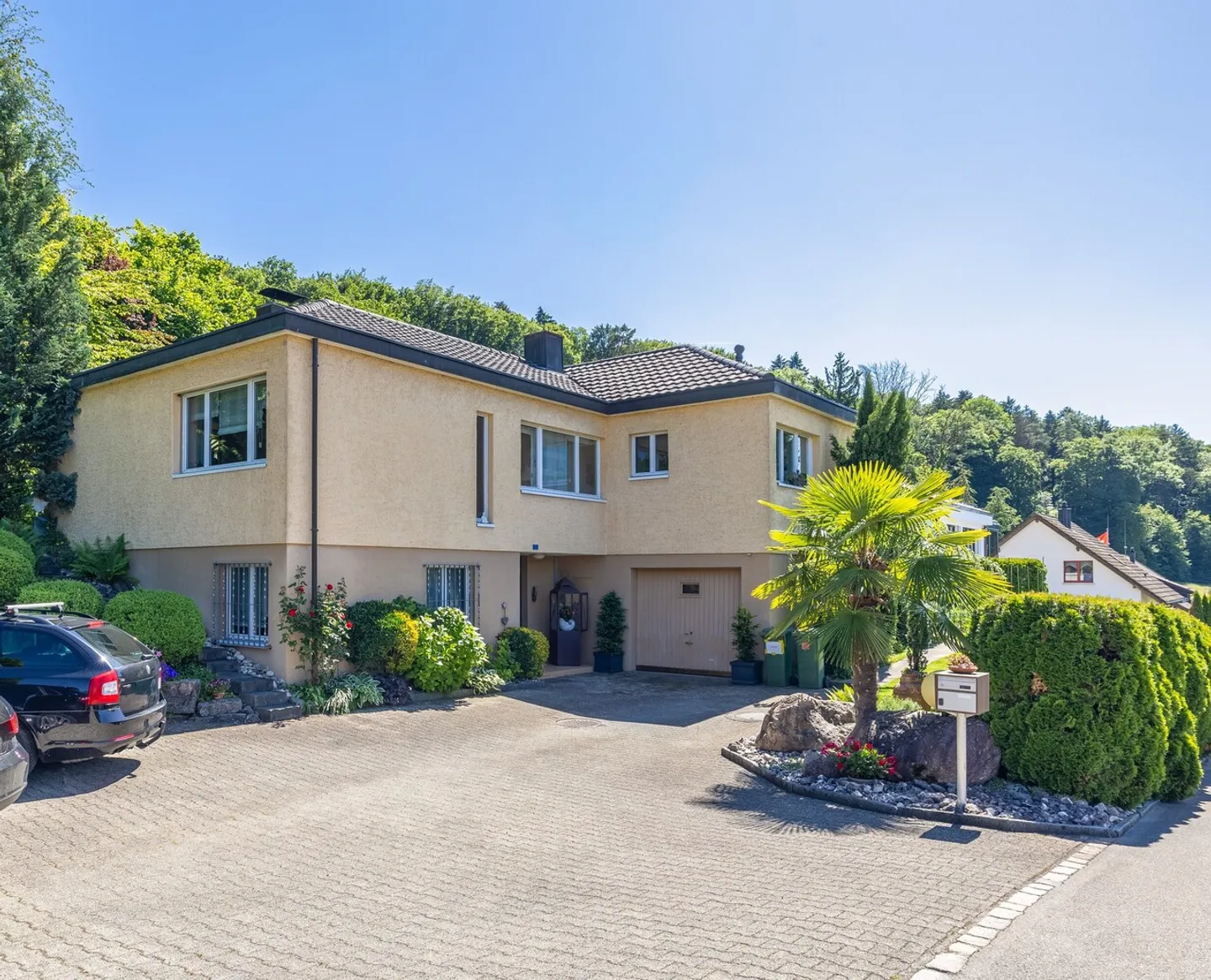 Single house for sale - Photo 1 of 13