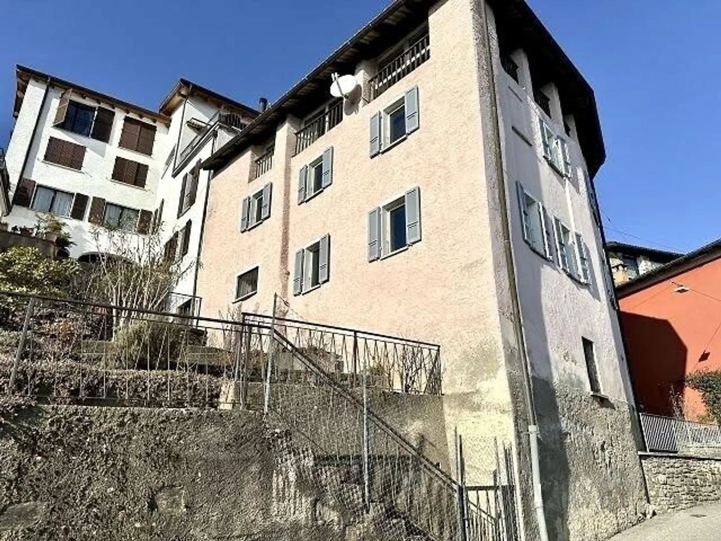 2-family house in a central, very quiet, sunny location with a view - Photo 1 of 13