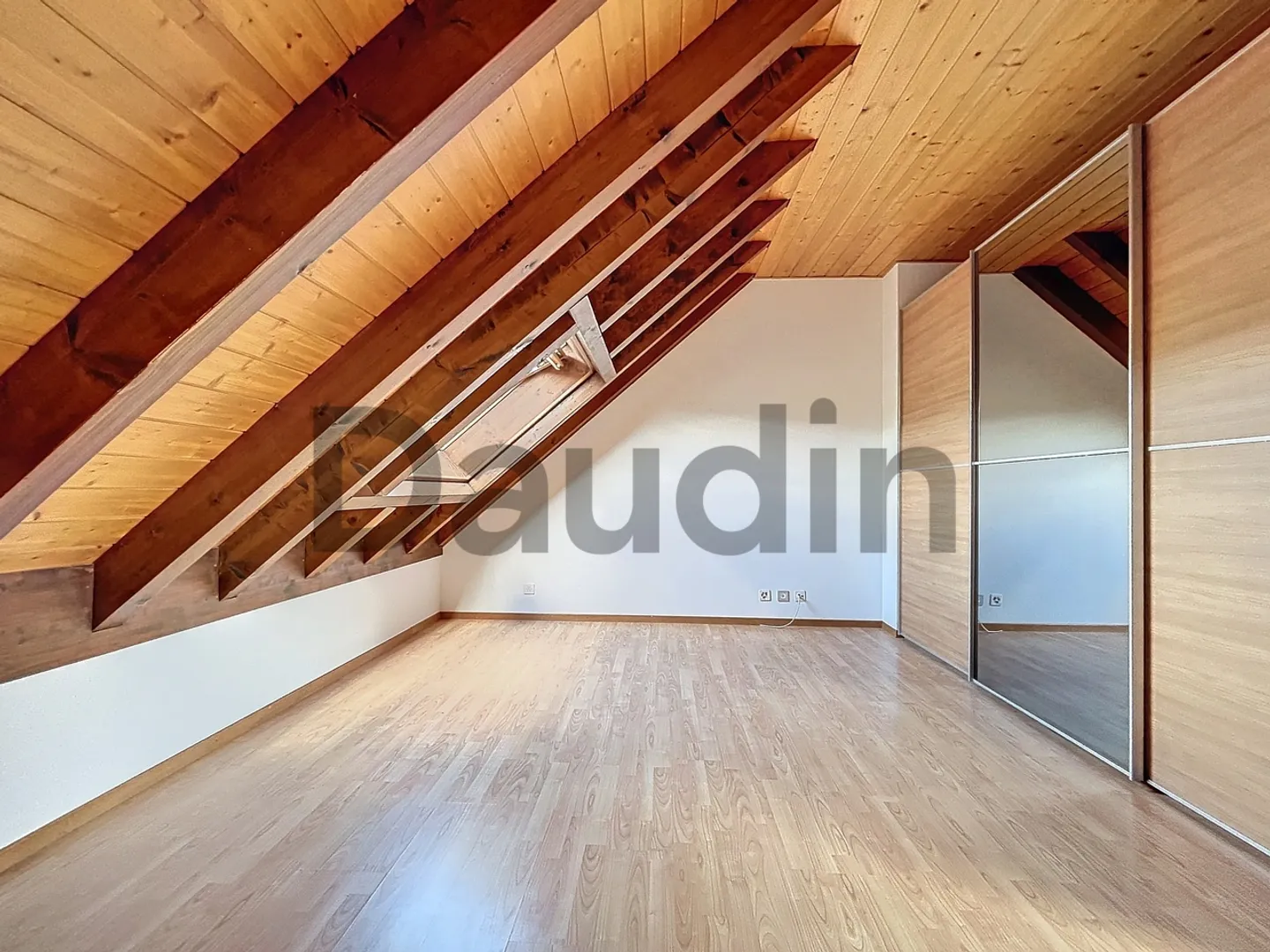 ESCLUSIVITÀ: Duplex di 114m2 con balcone - Foto 13 di 13