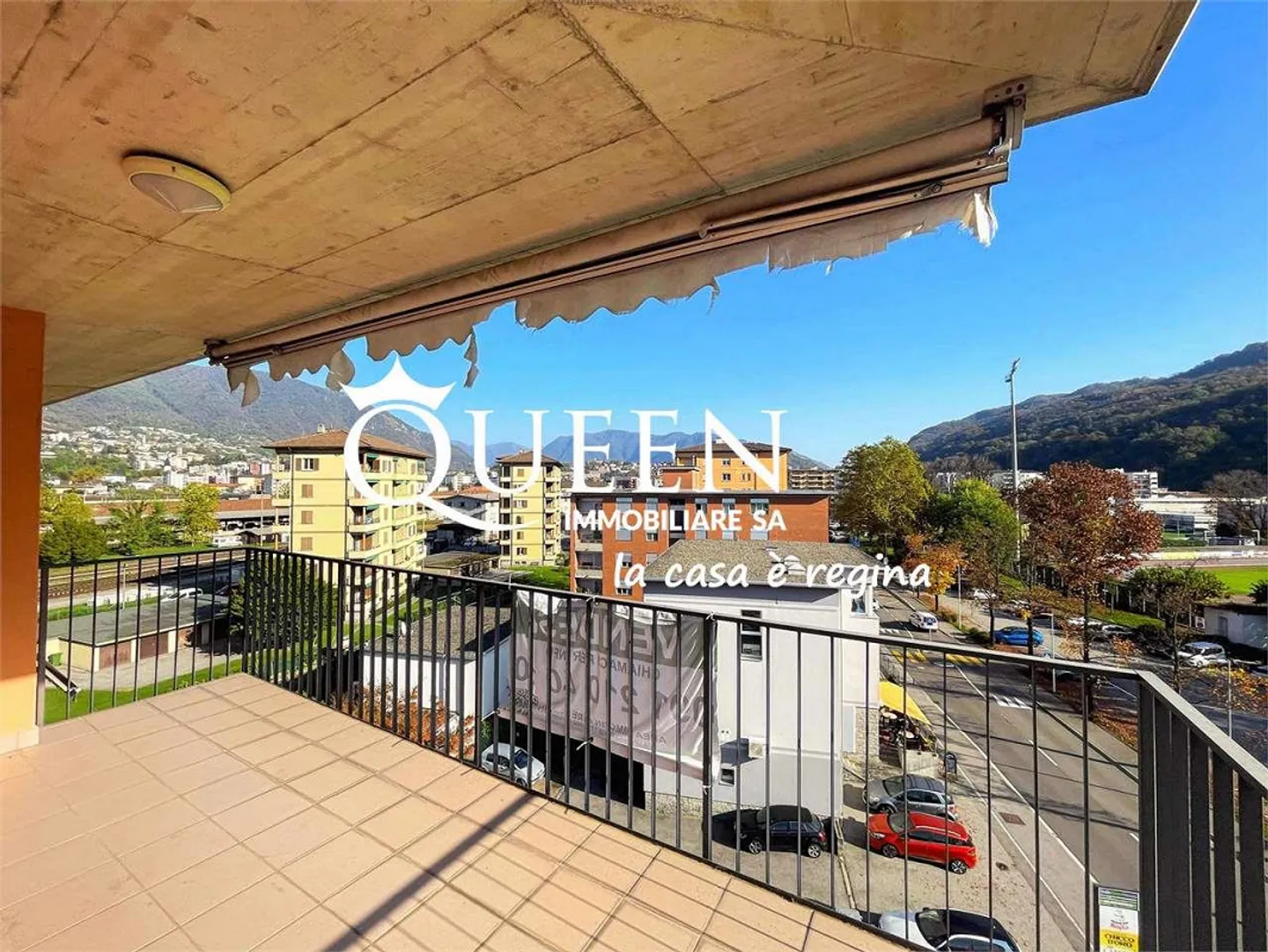 Chiasso : attique 4,5 pièces, 140 m², balcons, vue dégagée et jardin - Photo 9 sur 13