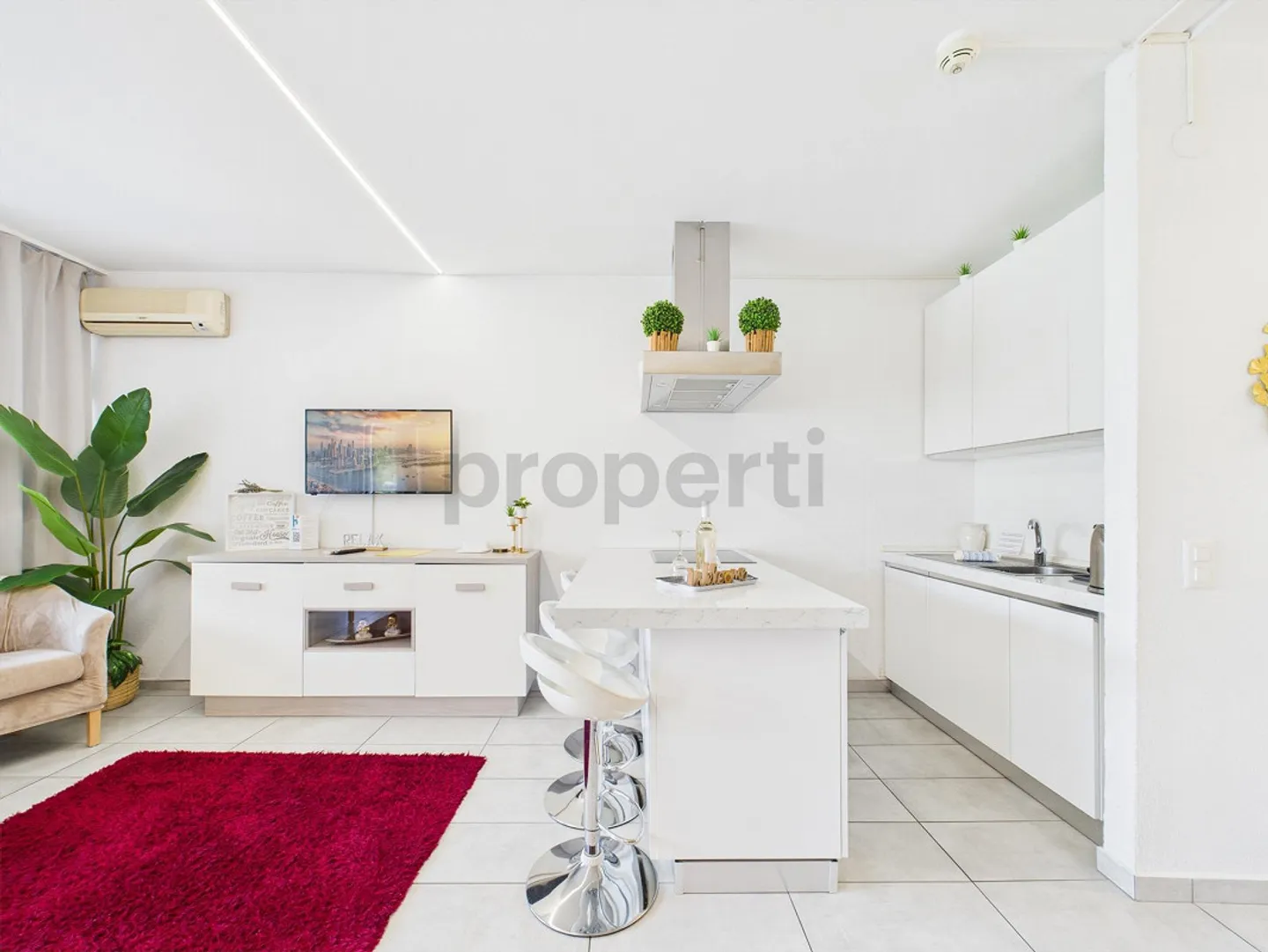 2.5-room apartment with lake view and communal pool - ideal as a primary residence, secondary residence, or investment for short-term rentals! - Photo 2 of 10