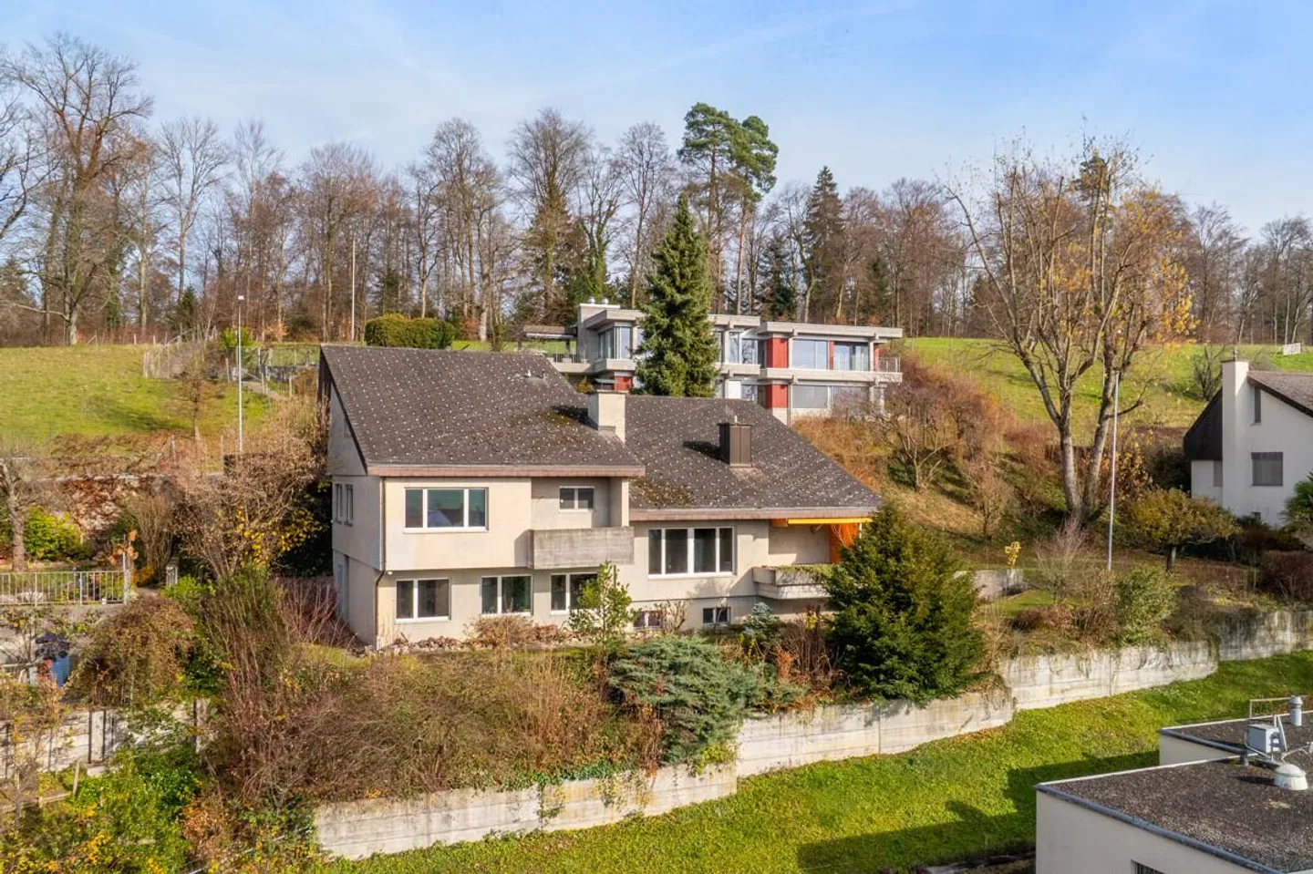 Posizione in pendenza sud a Bassersdorf: Vivere con vista e grande giardino - Foto 1 di 6