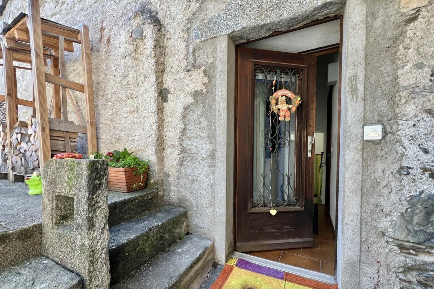 Grande casa di villaggio con vista sul lago, bel giardino e parcheggio - Foto 17 di 30
