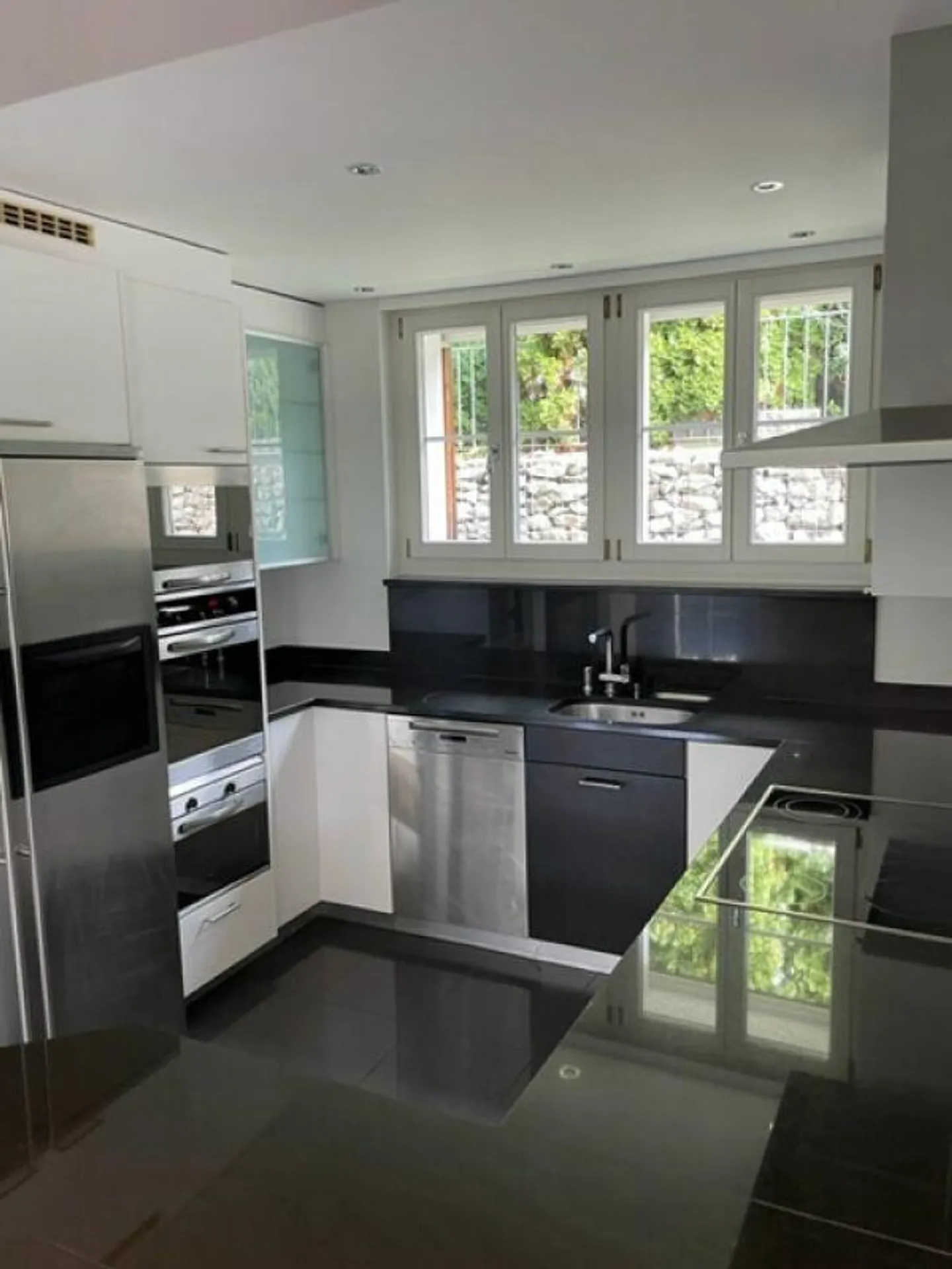 Cozy single-family home for rent - Photo 2 of 5