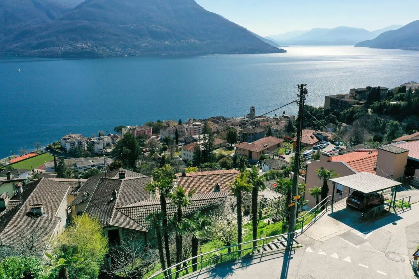 Grande casa di villaggio con vista sul lago, bel giardino e parcheggio - Foto 14 di 30