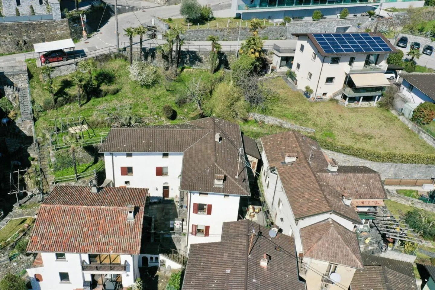 Grande casa di villaggio con vista sul lago, bel giardino e parcheggio - Foto 15 di 30