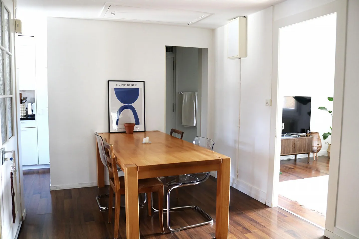 Charming apartment in a central location - Photo 4 of 9