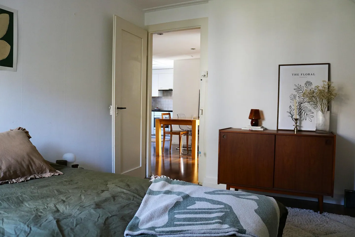 Charming apartment in a central location - Photo 5 of 9