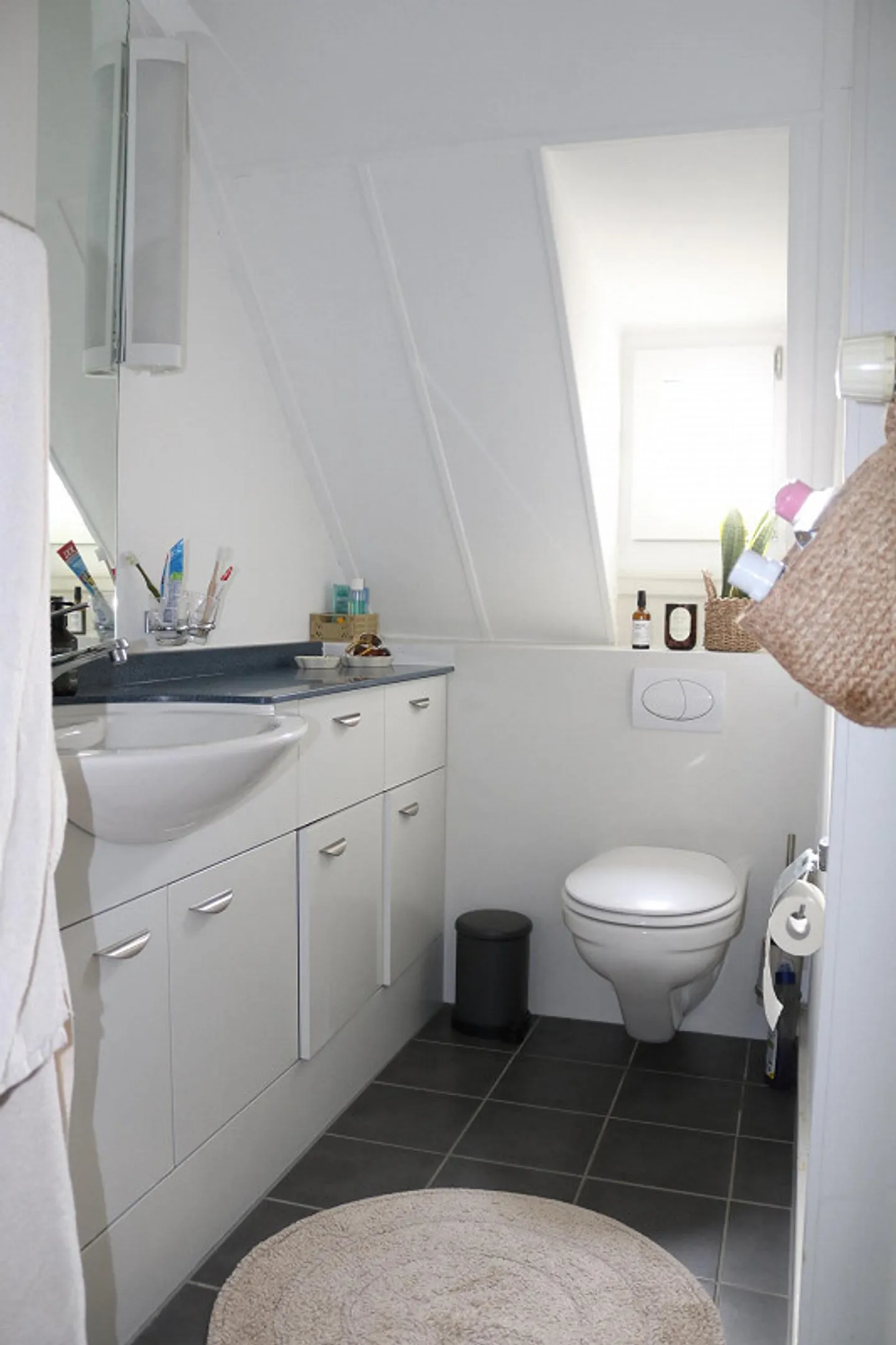 Charming apartment in a central location - Photo 7 of 9