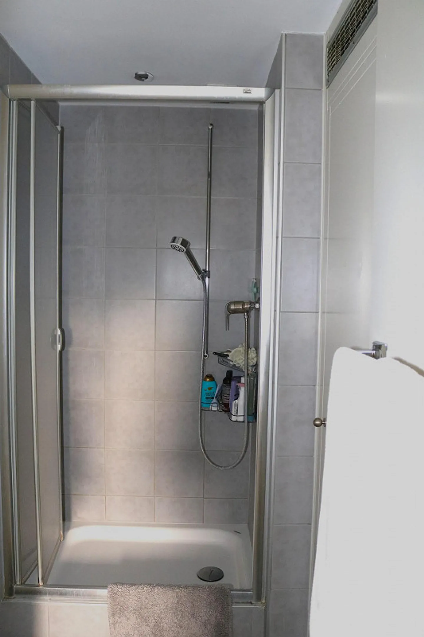 Charming apartment in a central location - Photo 8 of 9