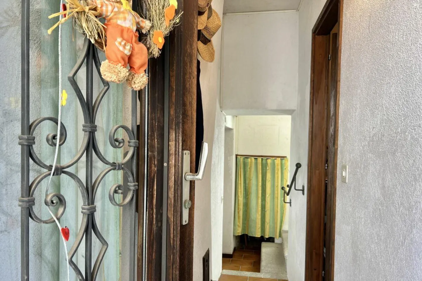 Grande casa di villaggio con vista sul lago, bel giardino e parcheggio - Foto 20 di 30