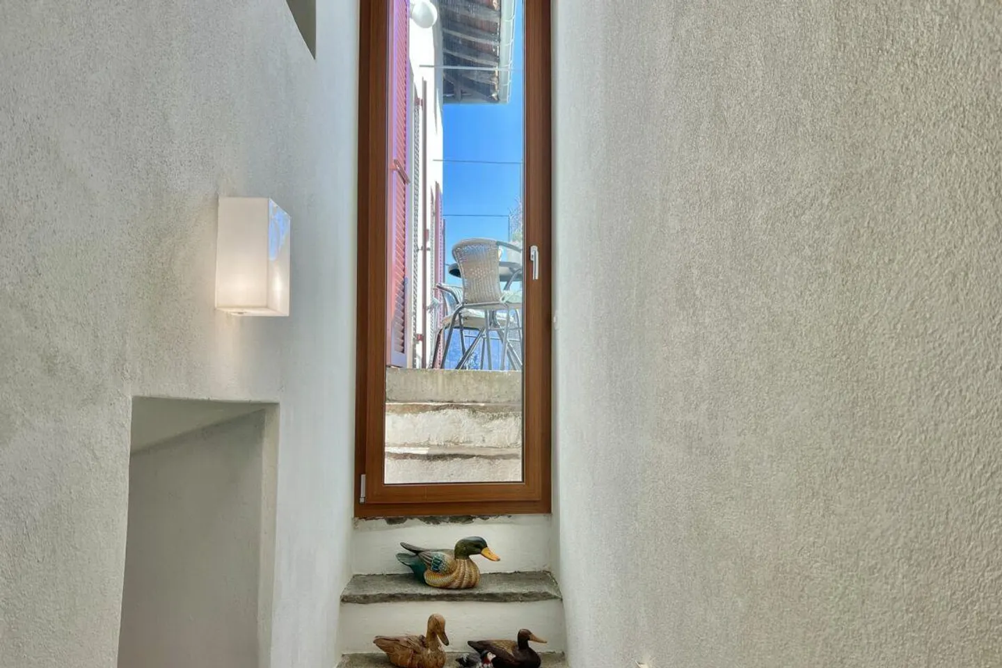 Grande casa di villaggio con vista sul lago, bel giardino e parcheggio - Foto 24 di 30