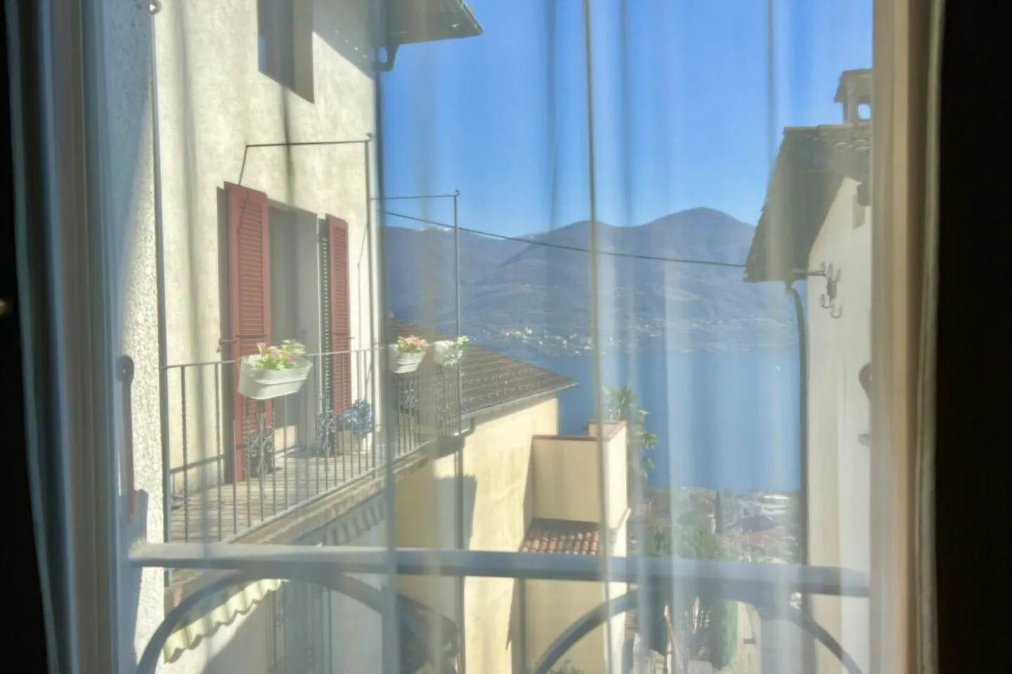 Grande casa di villaggio con vista sul lago, bel giardino e parcheggio - Foto 26 di 30