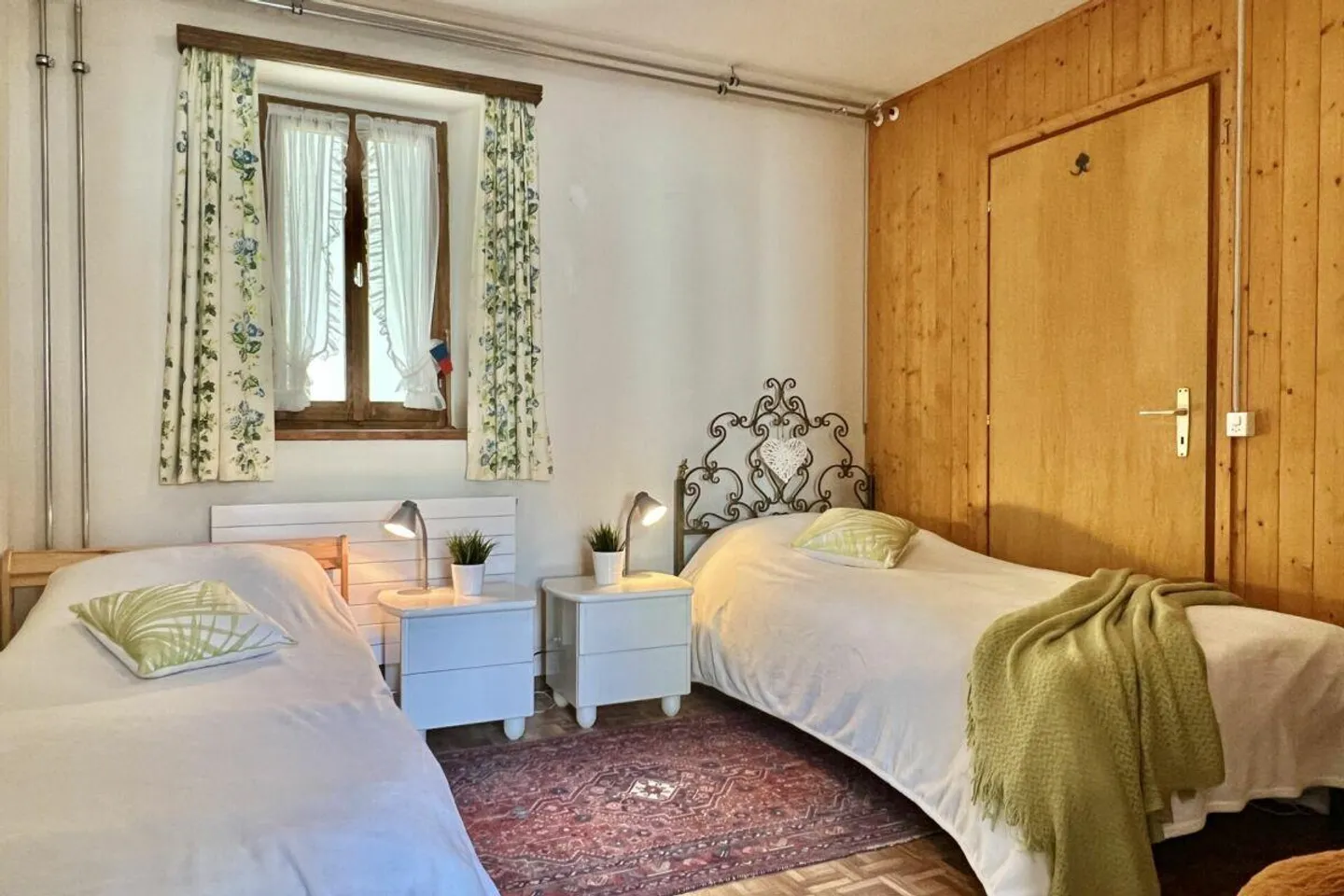 Grande casa di villaggio con vista sul lago, bel giardino e parcheggio - Foto 29 di 30