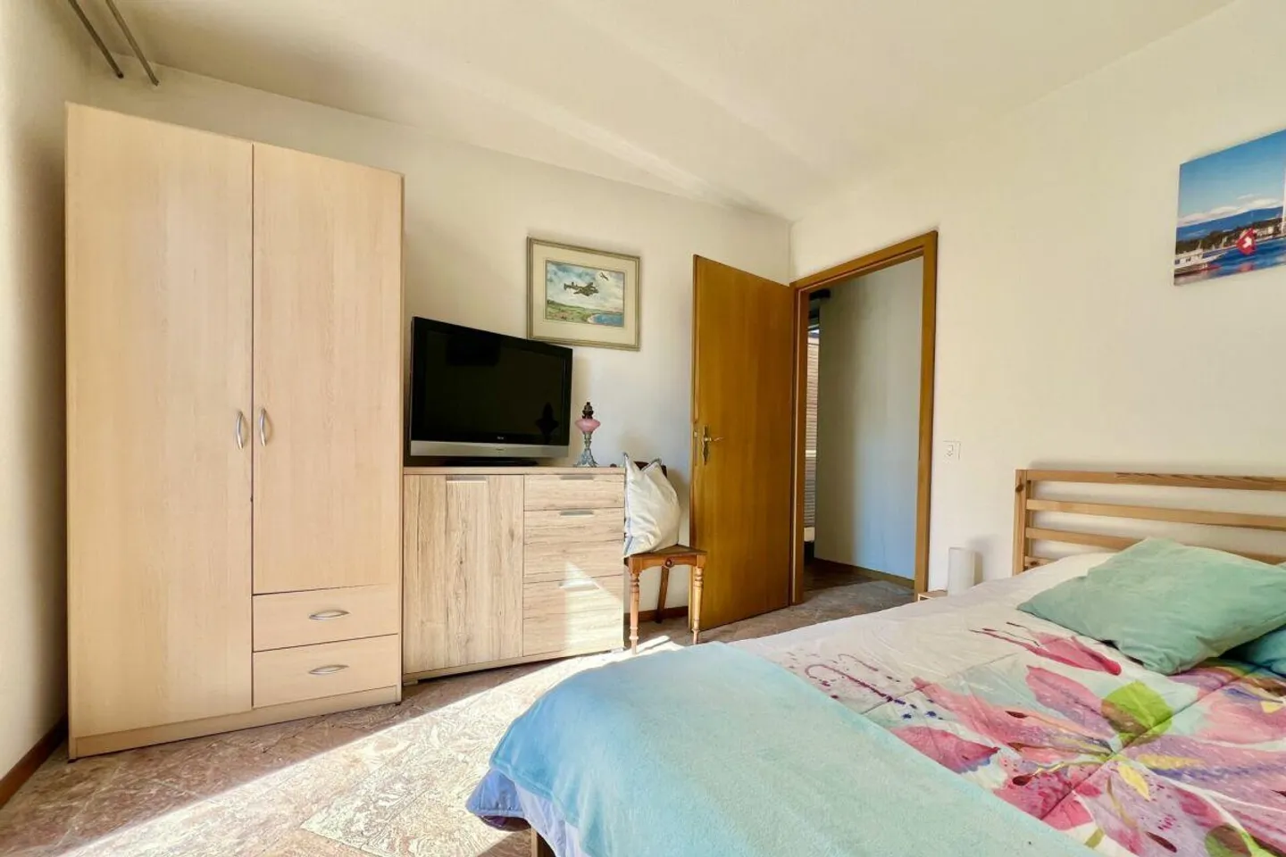 Grande casa di villaggio con vista sul lago, bel giardino e parcheggio - Foto 30 di 30