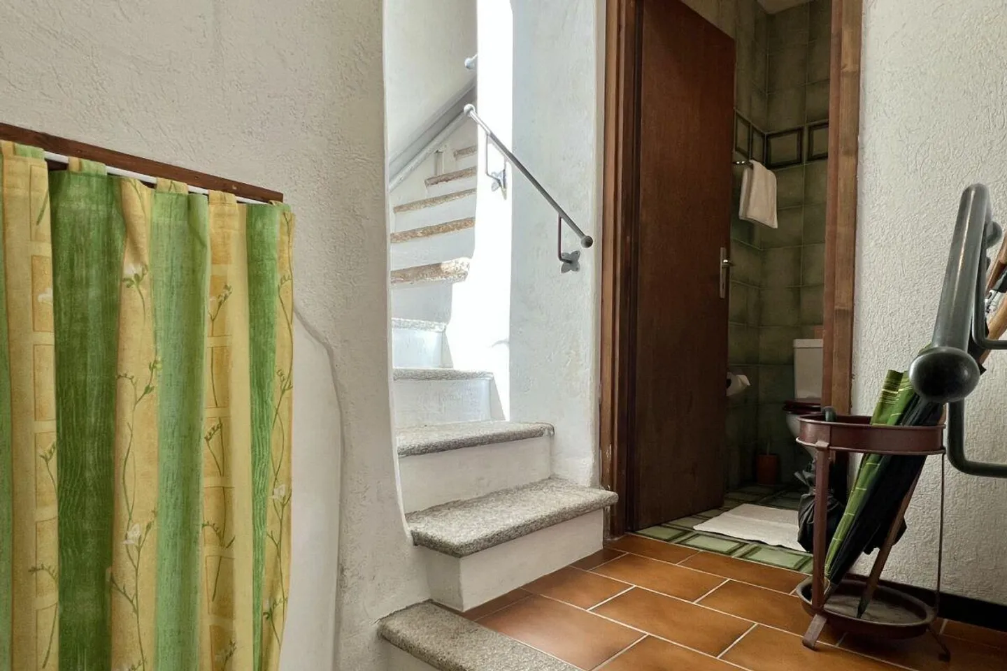 Grande casa di villaggio con vista sul lago, bel giardino e parcheggio - Foto 23 di 30