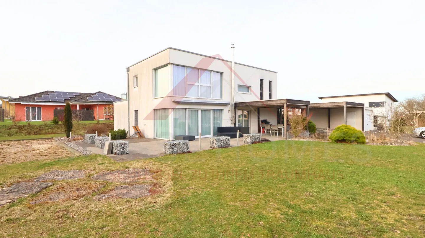 Spacious and bright house with garden and high-quality furnishings - Photo 27 of 28