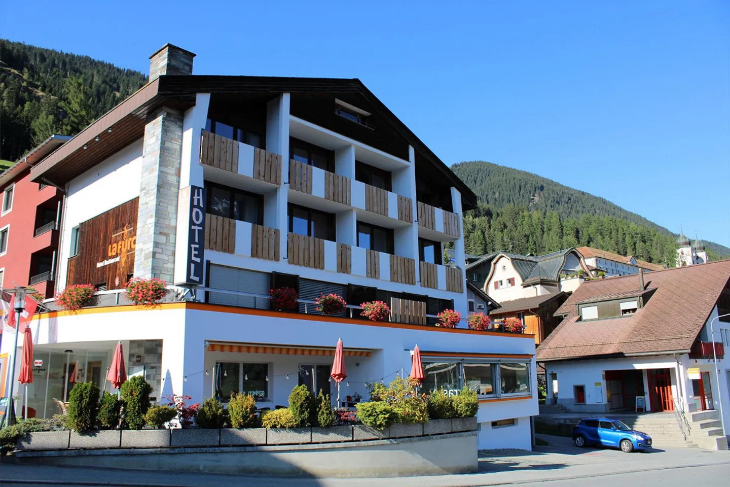 Profitables Hotel Restaurant in Disentis GR - Foto 1 von 9