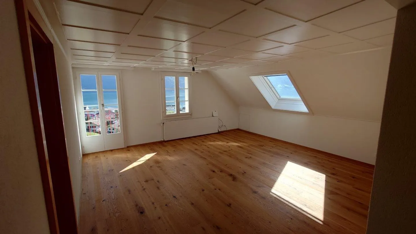 Newly renovated penthouse with panoramic views over Gersau - Photo 5 of 12