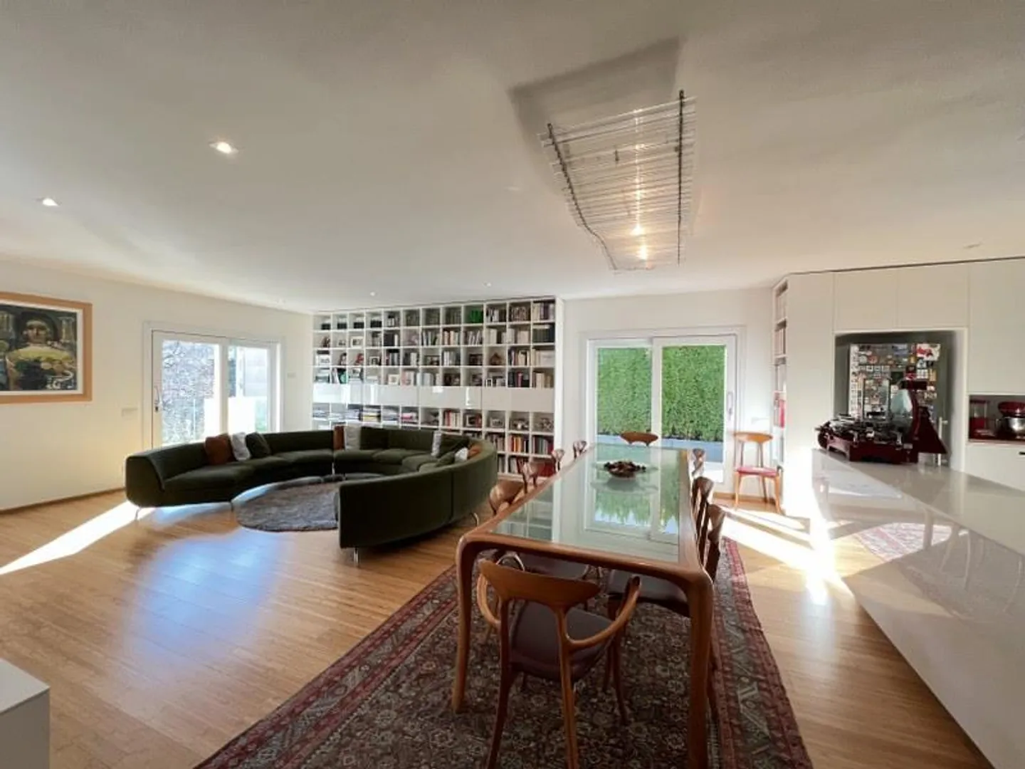 VILLA MODERNE ÉLÉGANTE AVEC GRAND JARDIN - Photo 2 sur 13