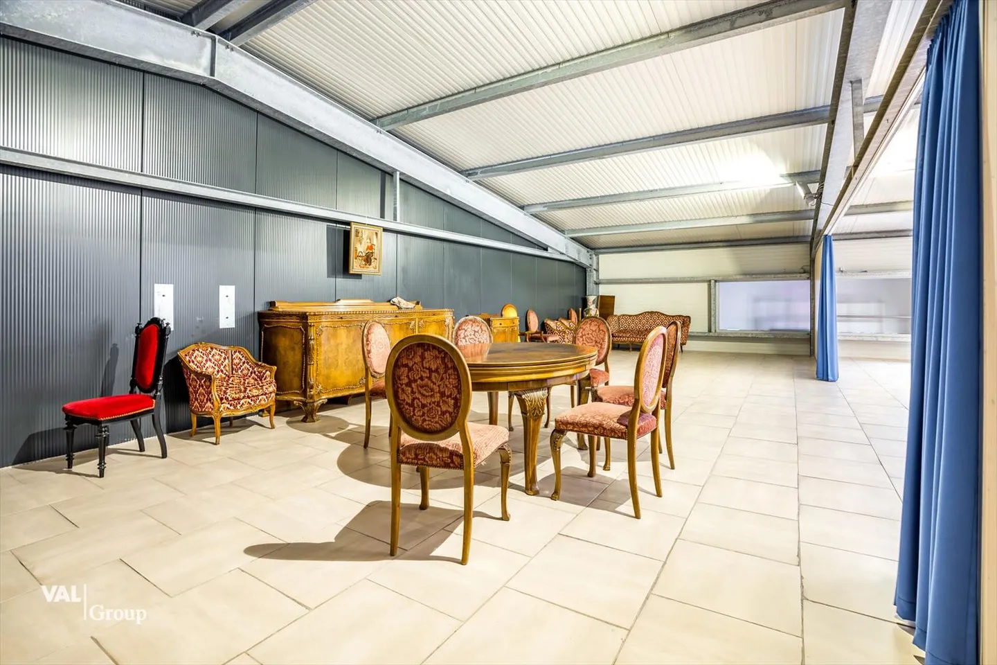 Spacious warehouse and commercial hall in an optimal location for your business - Photo 7 of 10