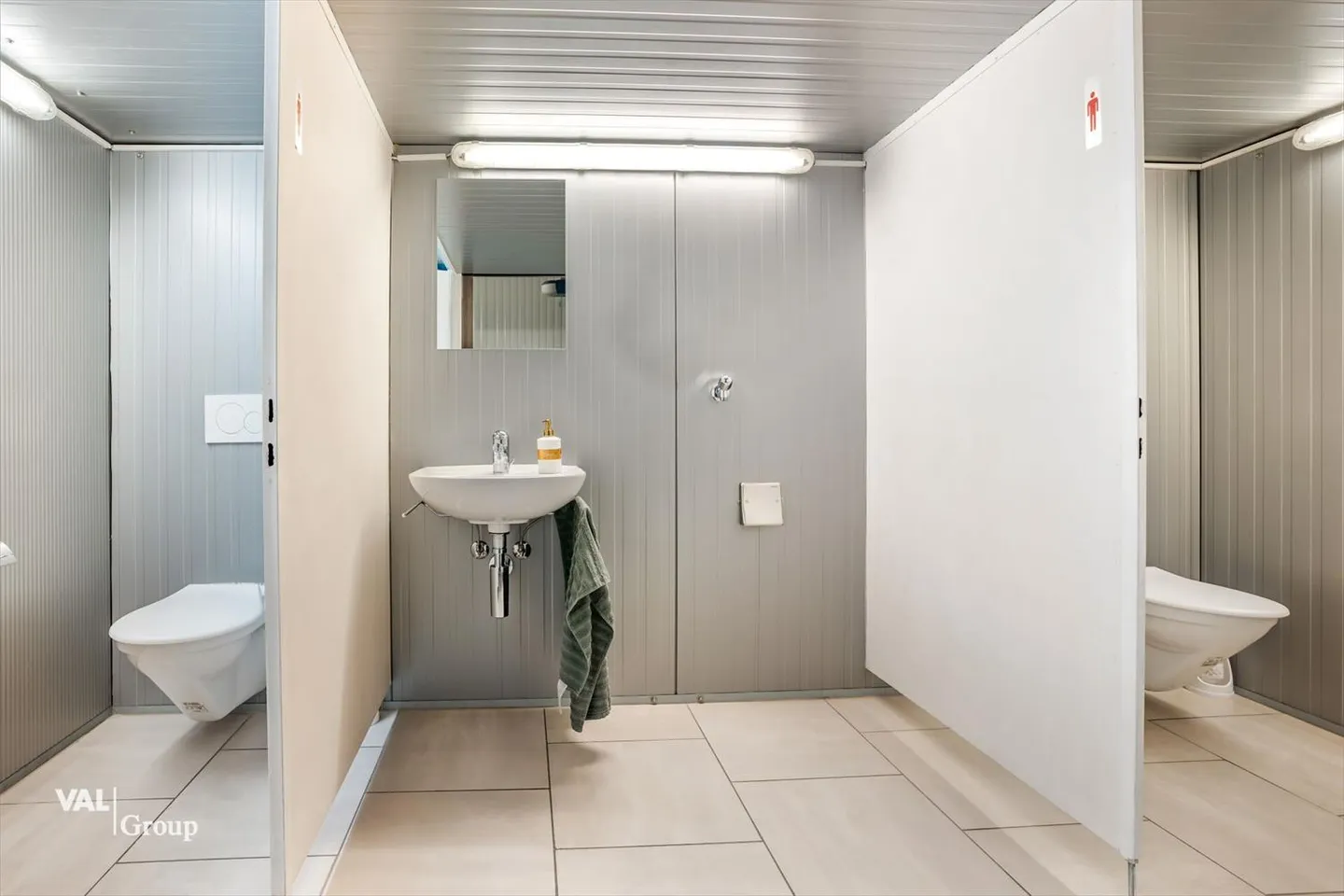 Spacious warehouse and commercial hall in an optimal location for your business - Photo 9 of 10